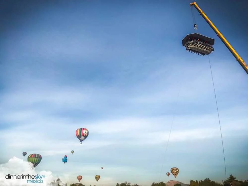 Dinner in the sky, come a 45 metro de altura viendo Teotihuacán