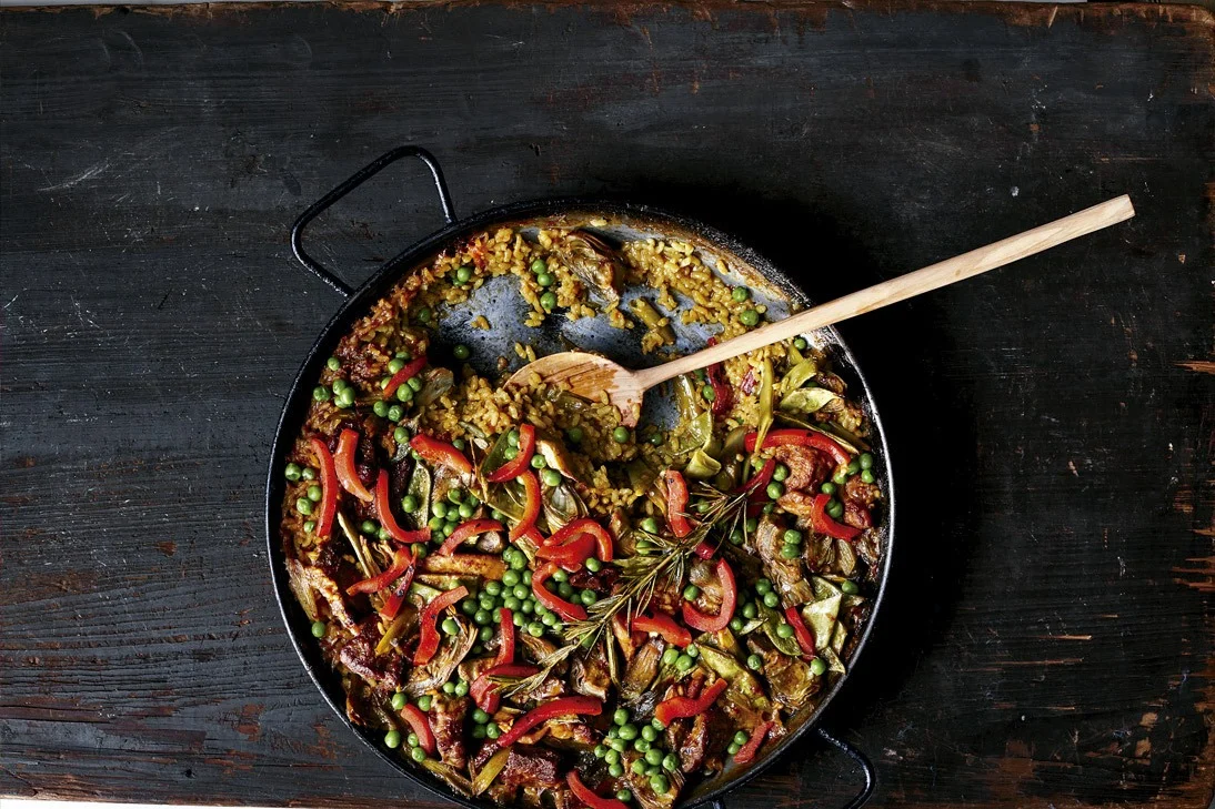 Paella de pollo y cerdo