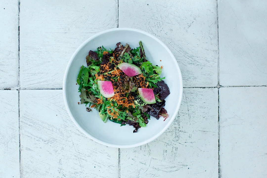 Ensalada de hojas con quinoa