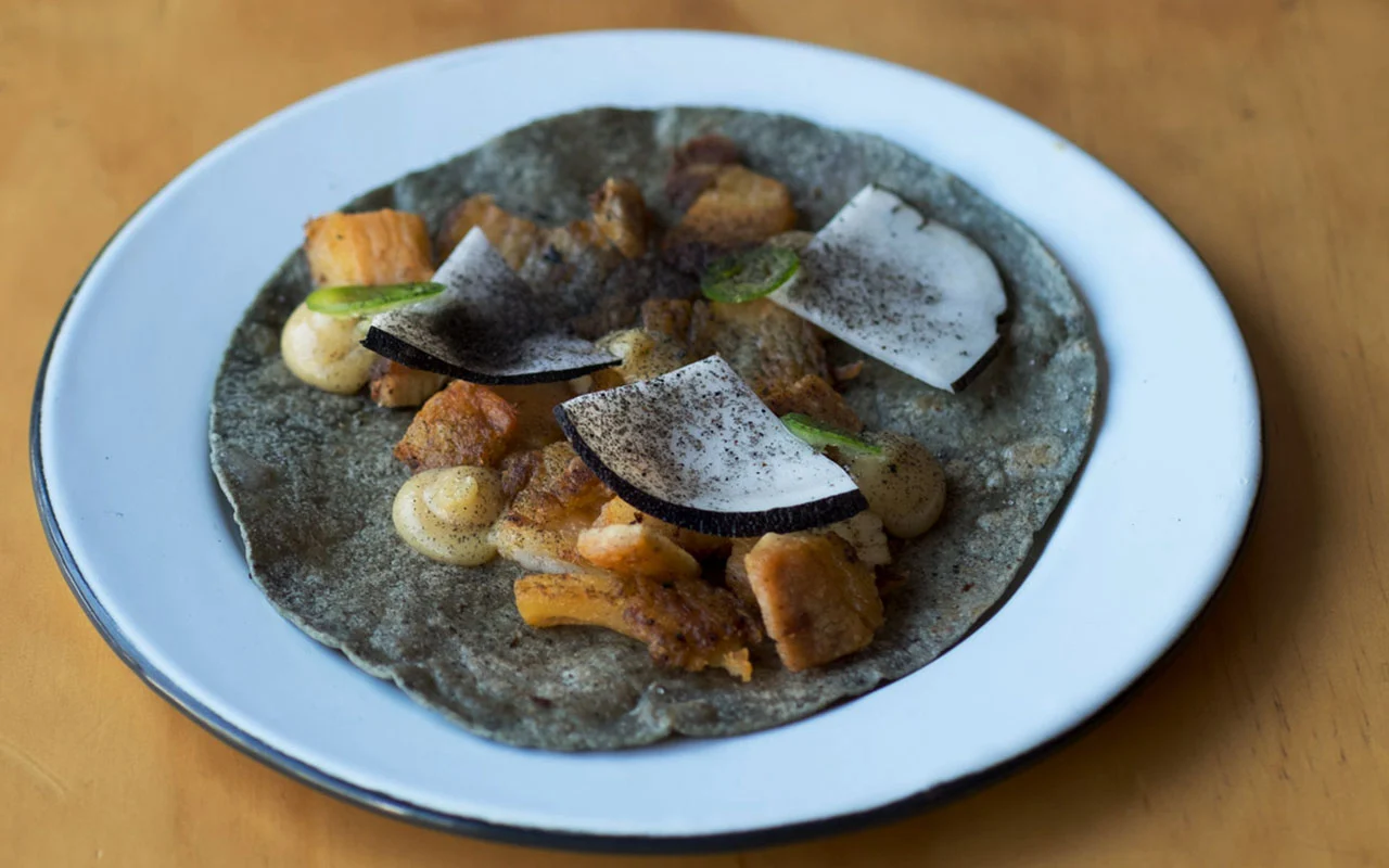 #TacoTuesday: Taco de pork belly, puré de ajo y rábano encurtido