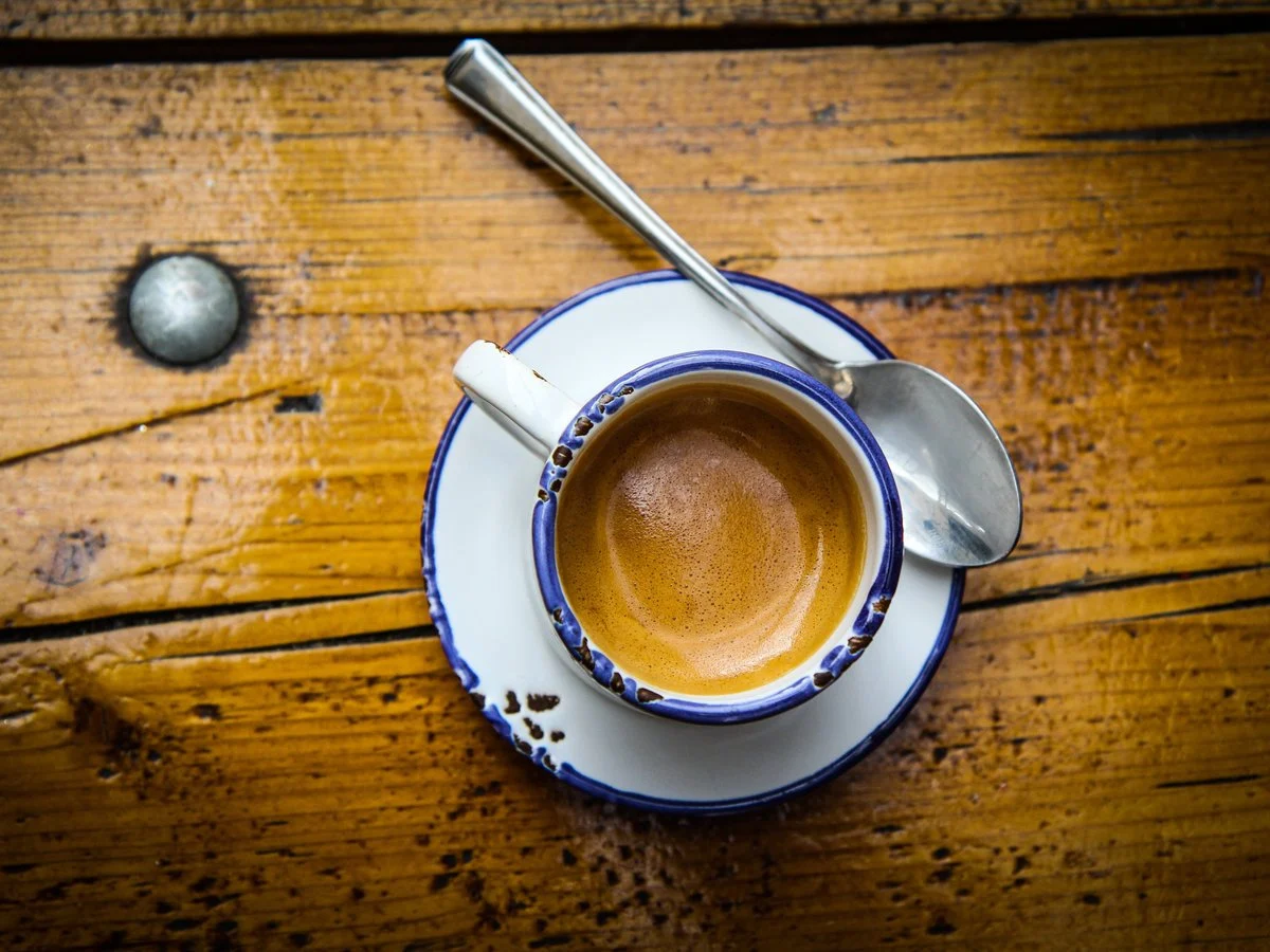 ¿Cómo maridar el café con los postres?