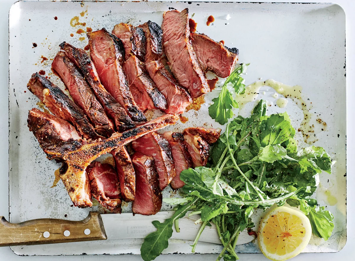 Receta: Filetes de T-Bone a la parrilla con especias