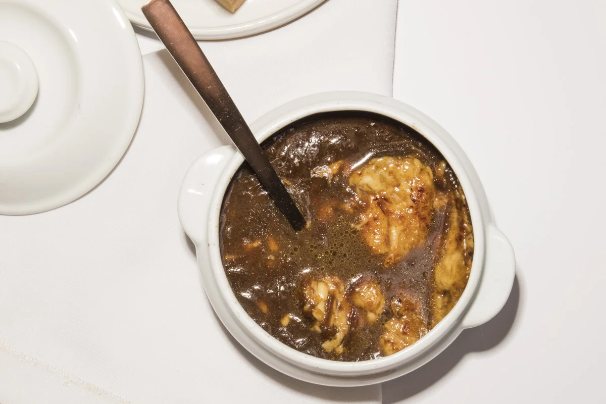 Receta: Sopa de cebolla con crutones crujientes Receta: Sopa de cebolla con crutones crujientes