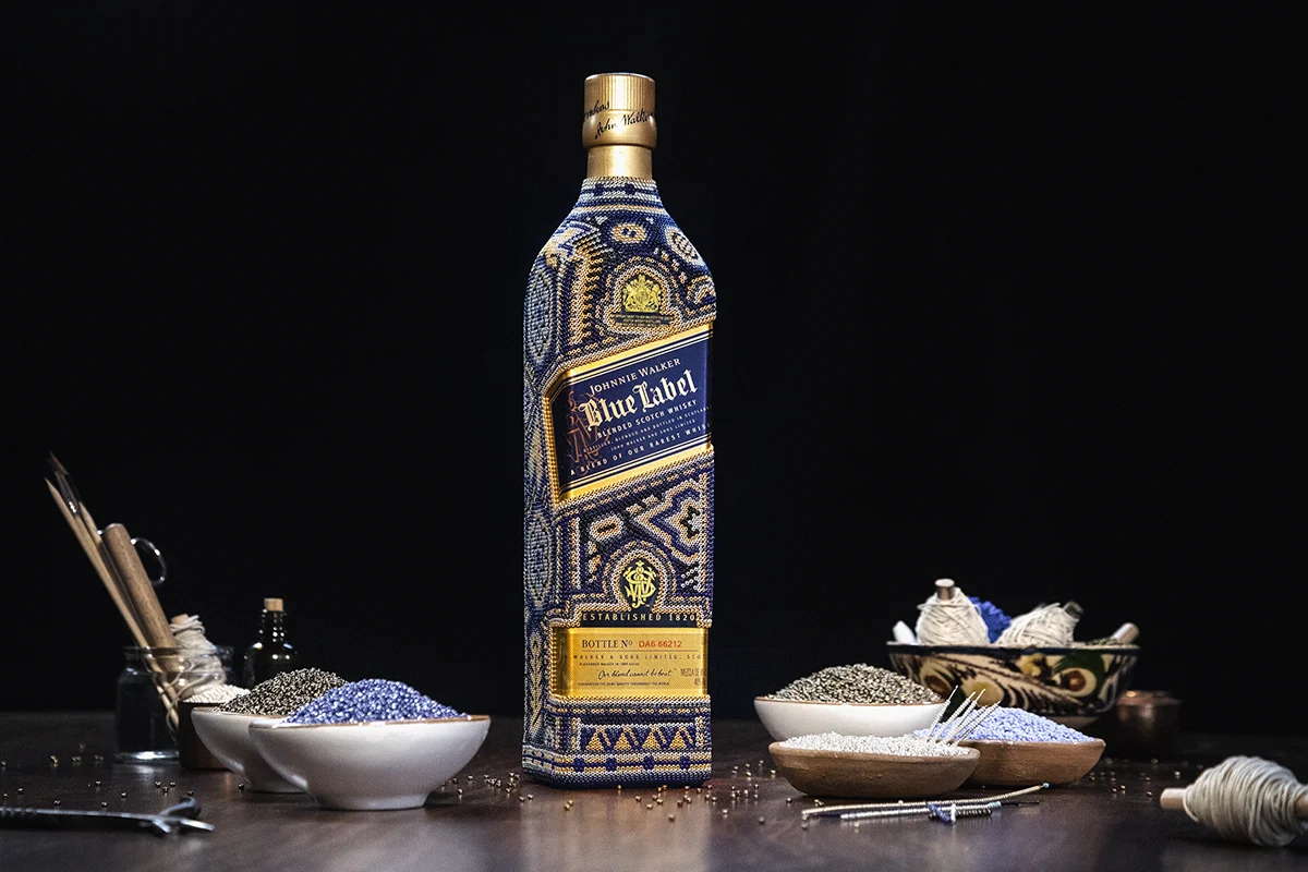 La botella de Johnnie Walker que le rinde homenaje al arte huichol La botella de Johnnie Walker que le rinde homenaje al arte huichol