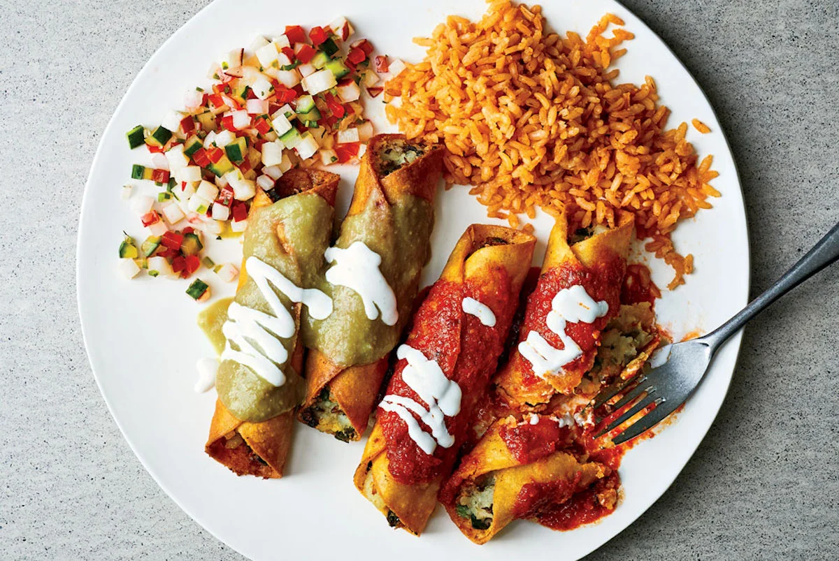 Receta: Taquitos dorados rellenos de papa y chile poblano