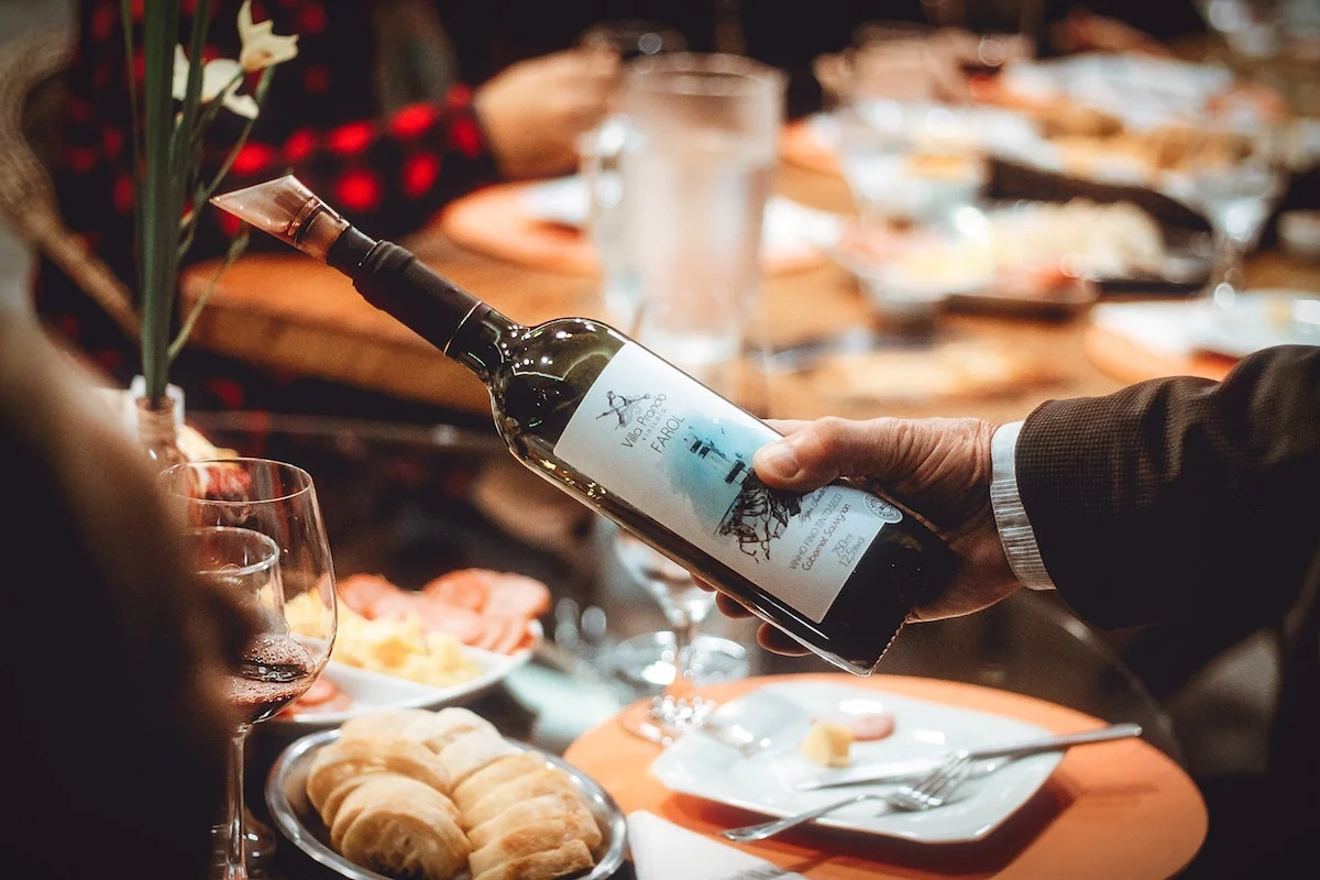 Errores que cometes con el vino y arruinan su sabor