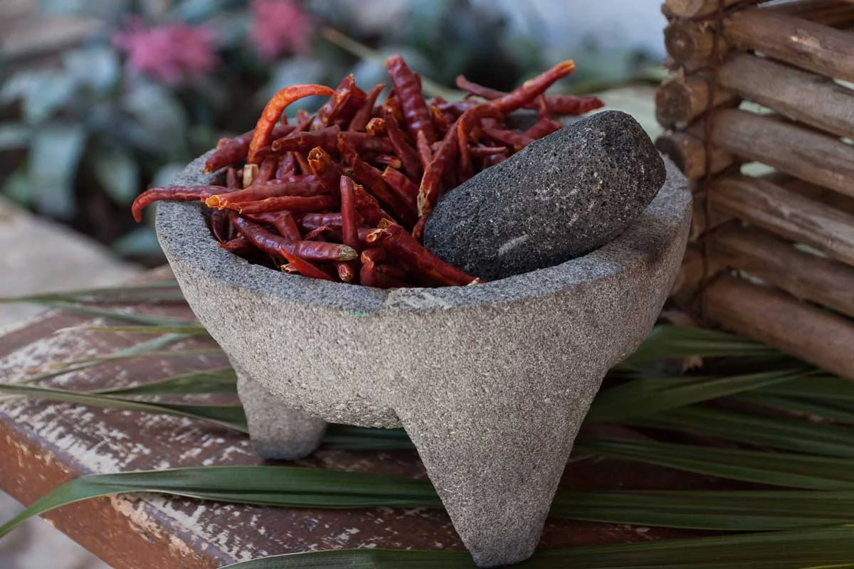¿Cómo hacer una buena salsa en el molcajete?