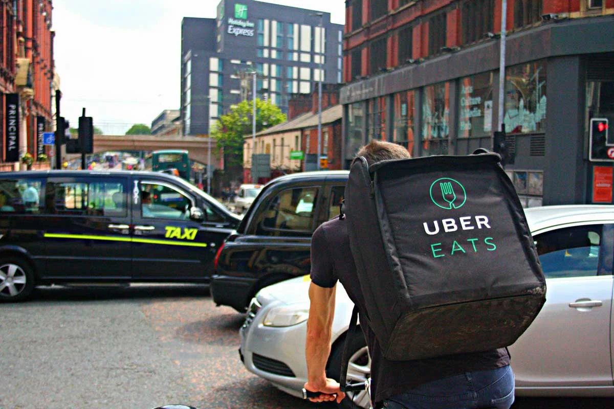 Muchos restaurantes que ves en Uber Eats no existen en realidad