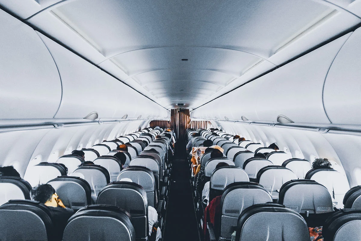 ¿Por qué deberías pensar dos veces antes de pedir café o té en un avión?