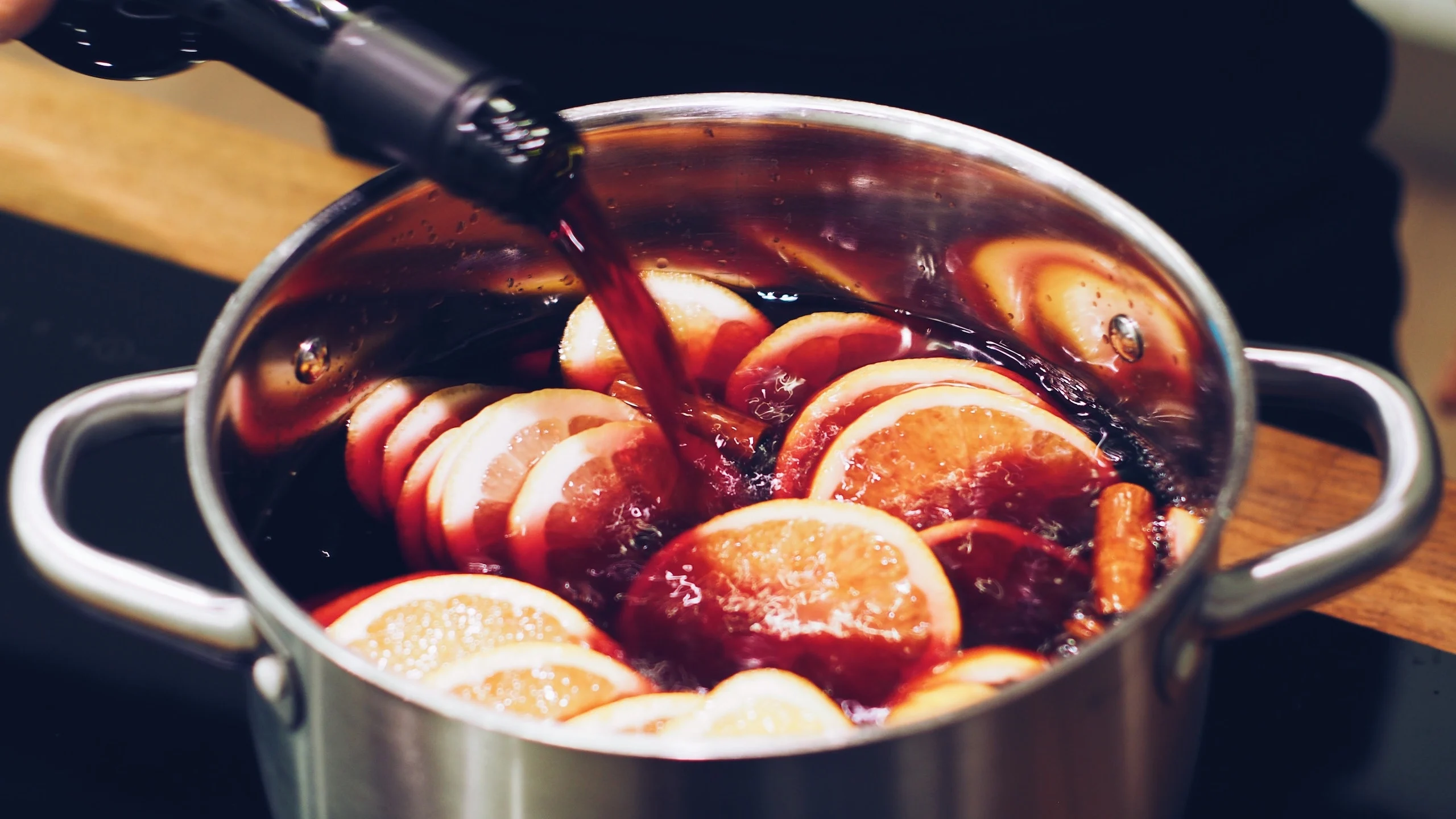 Aprende a hacer vino especiado, la mejor bebida para el invierno