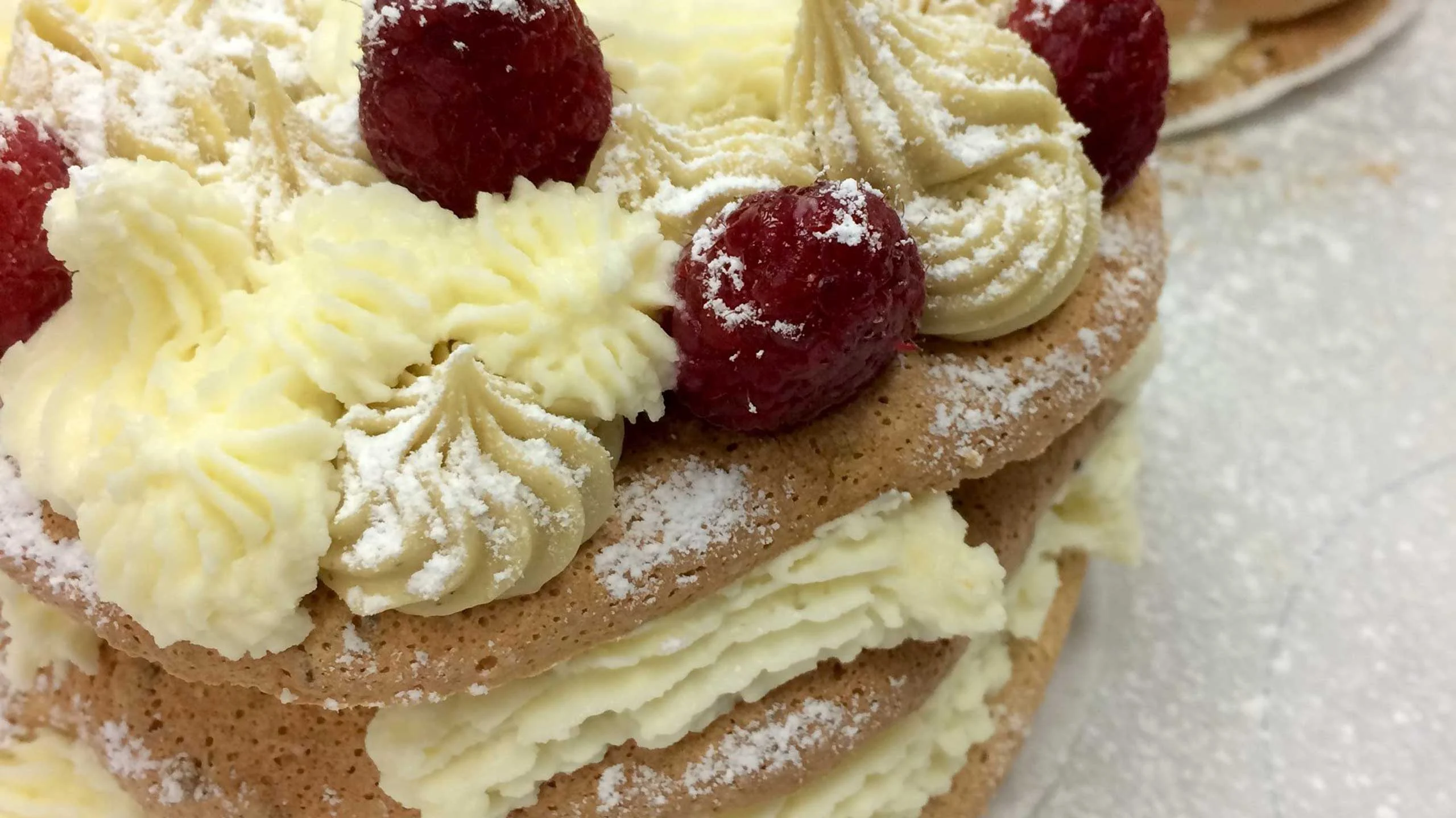 ¿Por qué el dacquoise es perfecto para un pastel de varios pisos?