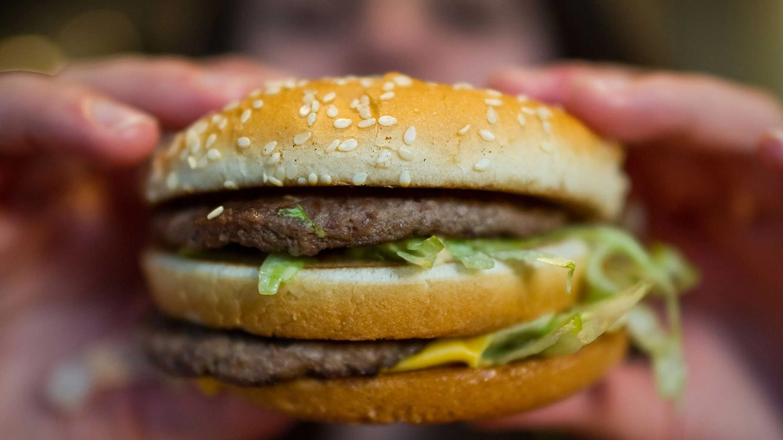 McDonald’s promete reducir el uso de antibióticos en su carne de res
