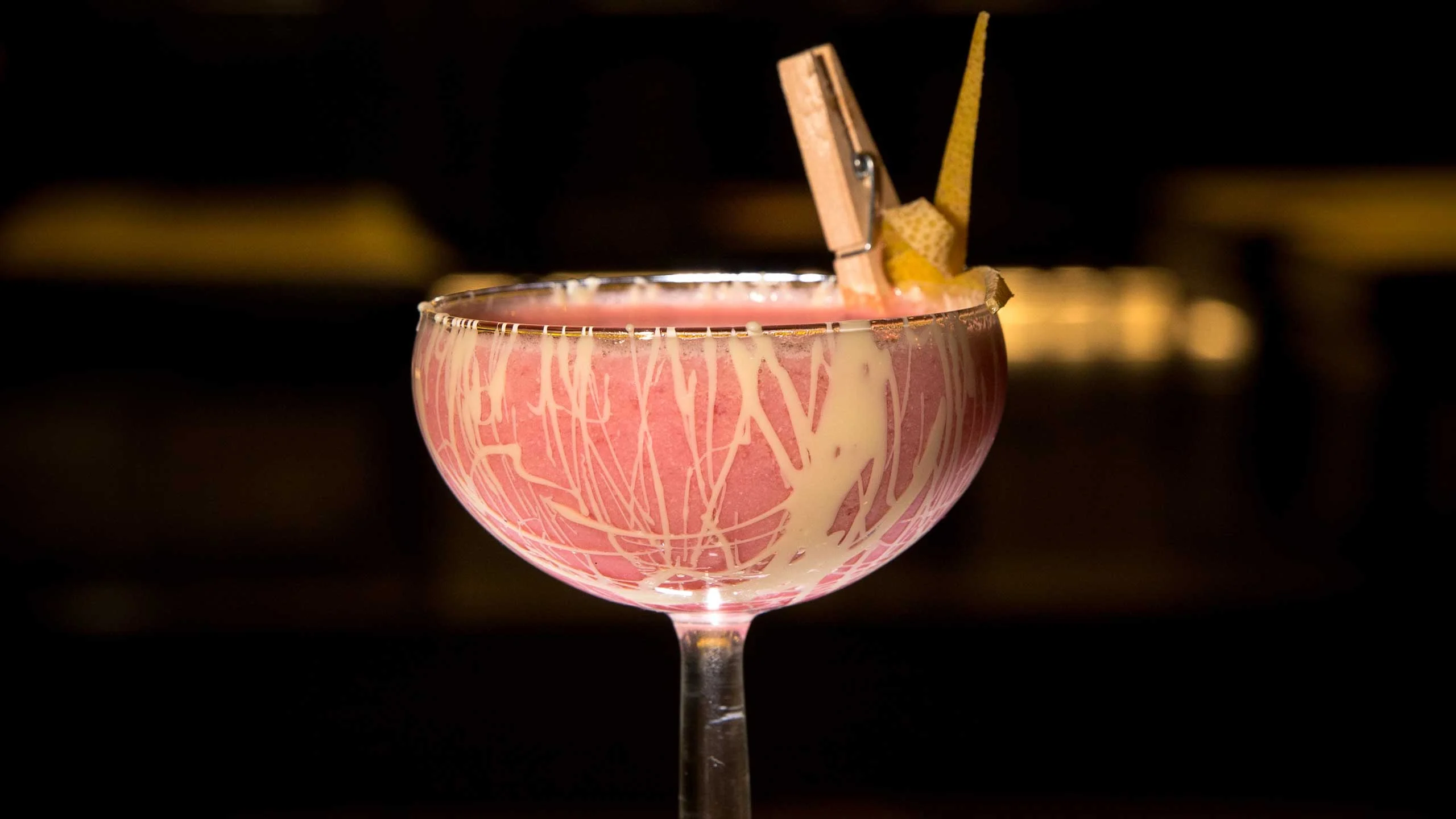 Tequila Casa Dragones lanza coctel inspirado en el color de 2019
