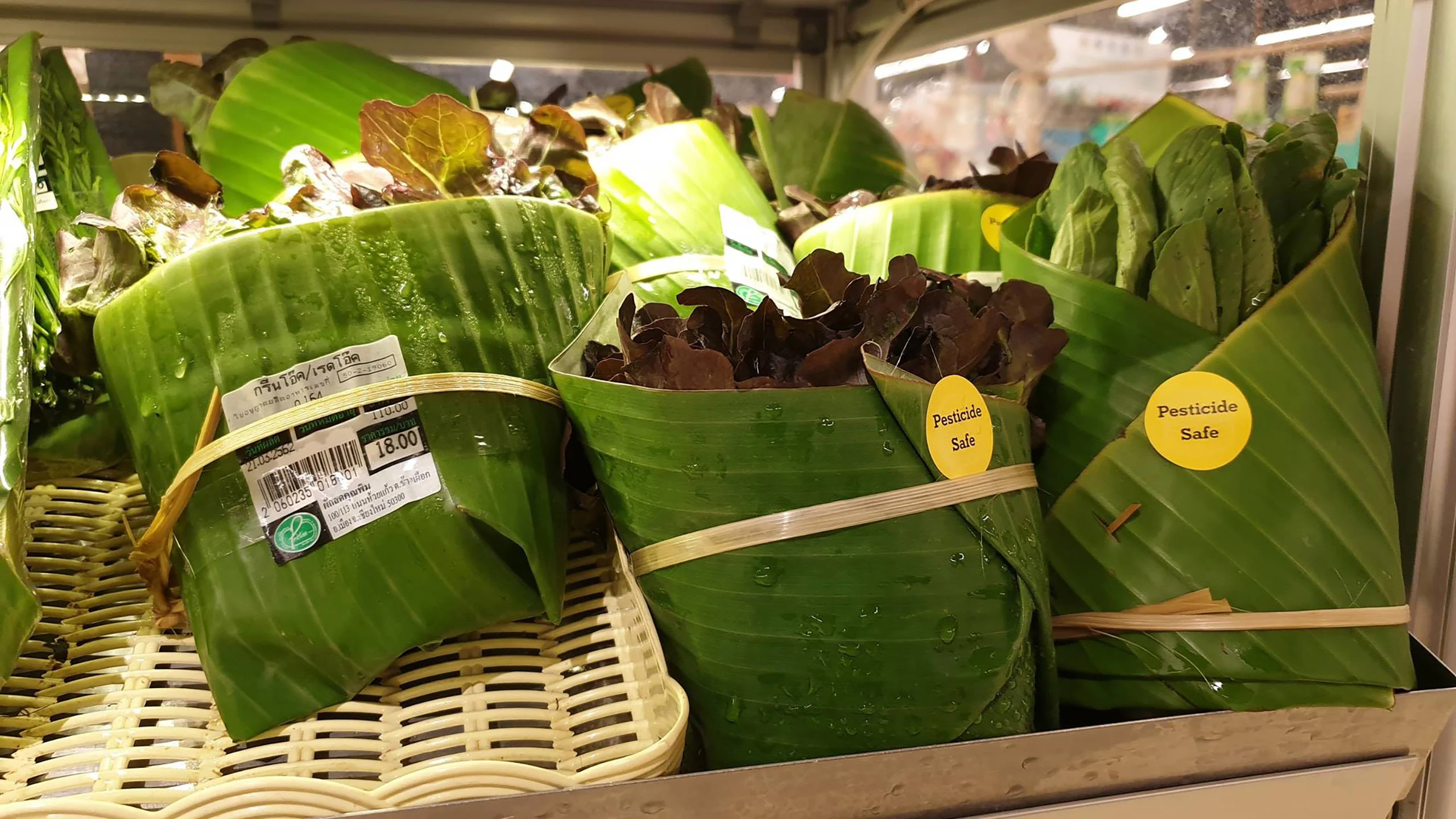 El supermercado tailandés que utiliza hojas de plátano como envoltura