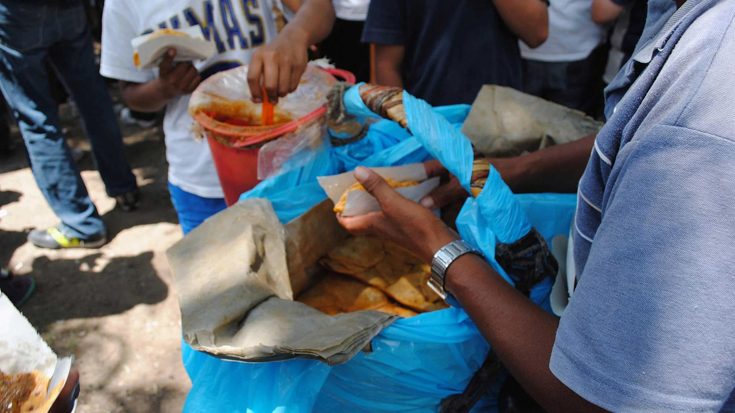 Retiran triciclos de alimentos en la Miguel Hidalgo