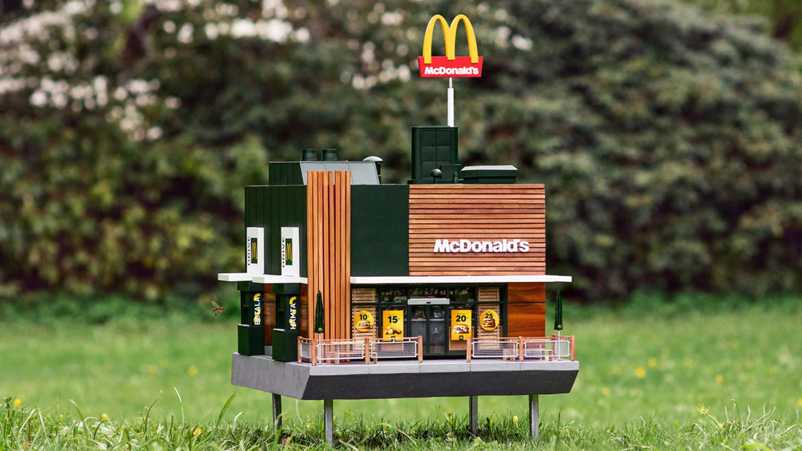 El McDonald’s más pequeño del mundo ya está abierto… para las abejas