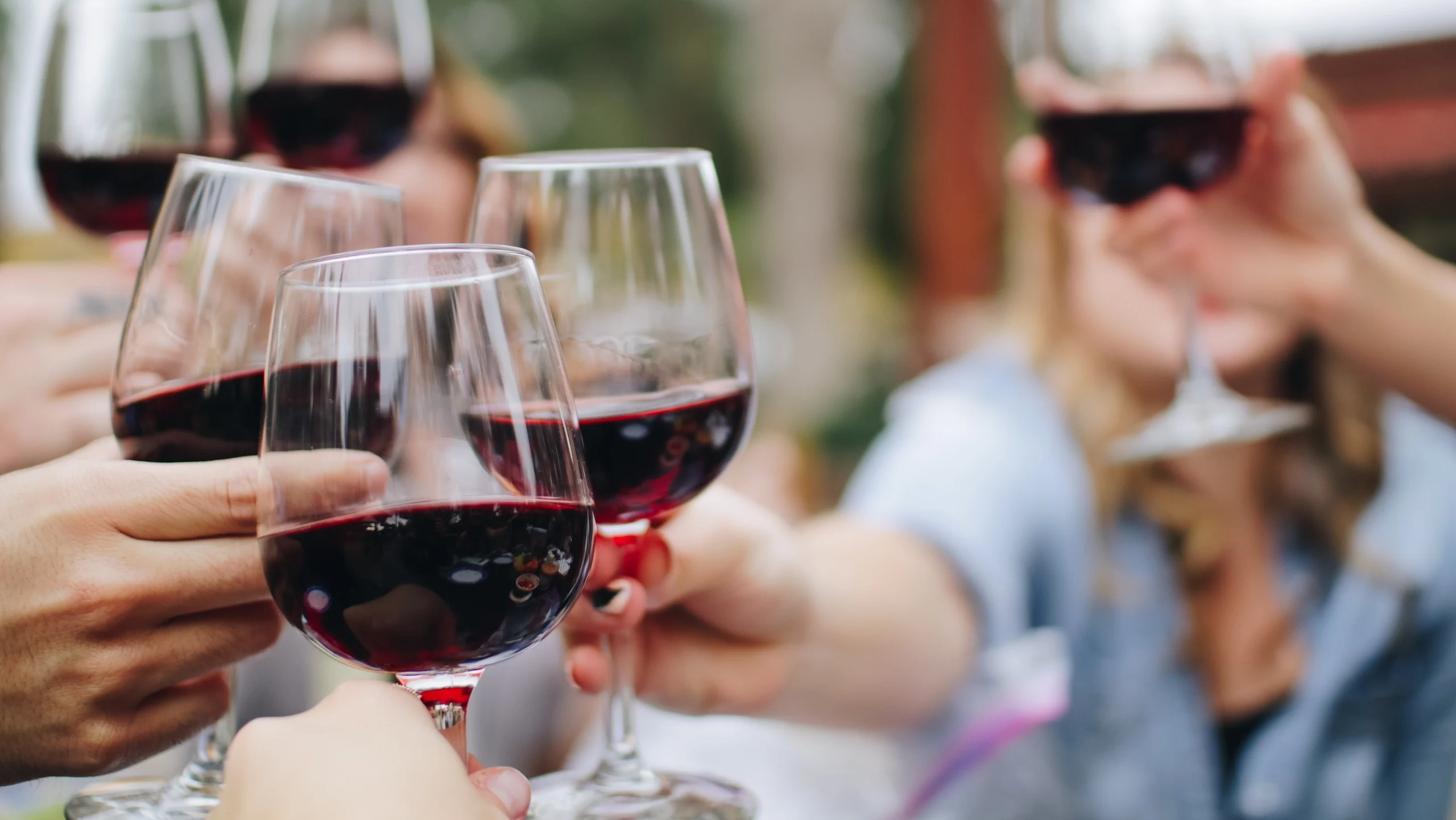Beneficios de tomar vino tinto, ¿mitos o realidades? Beneficios de tomar vino tinto, ¿mitos o realidades?