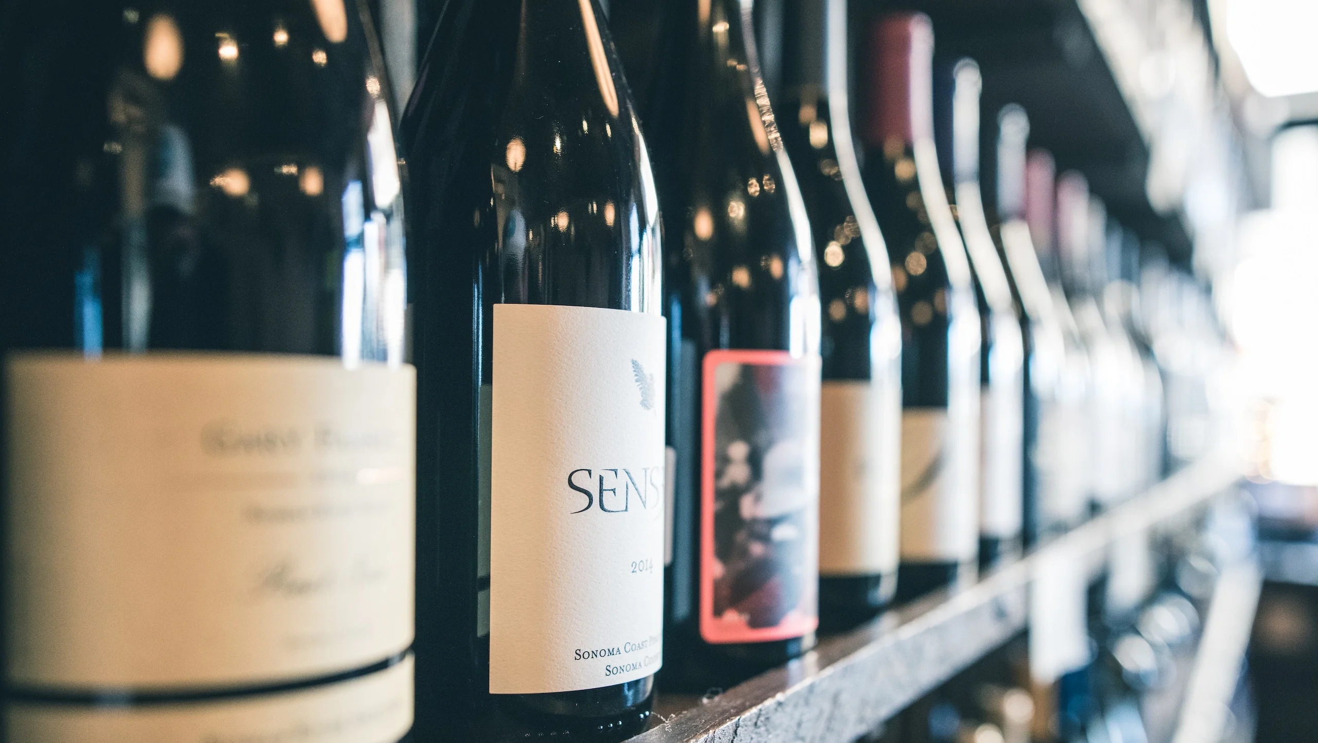 Restaurante inglés sirvió botella de vino de $80,000 pesos por error