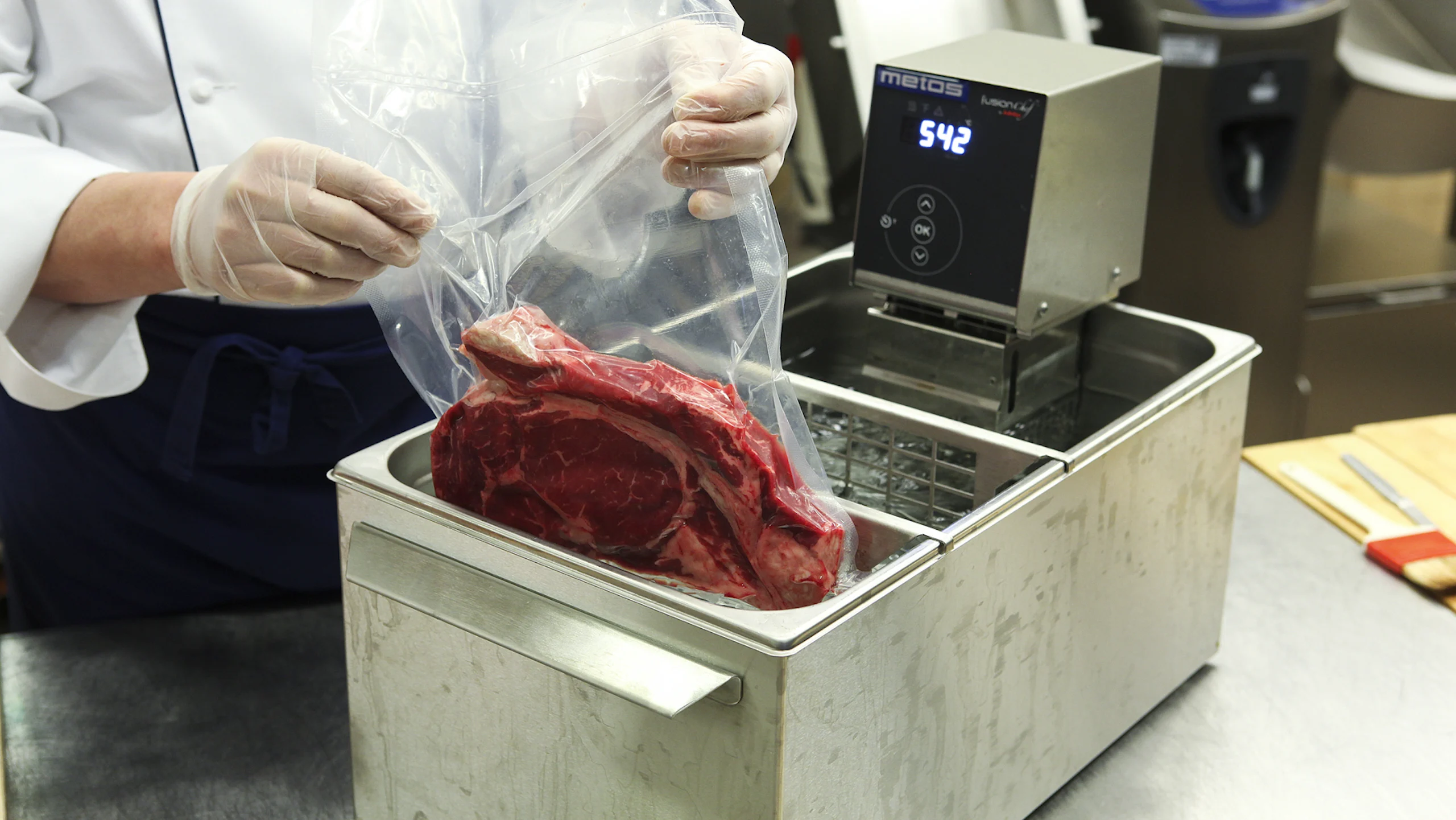 ¿Cómo es la cocción sous vide y por qué tantos chefs la utilizan?
