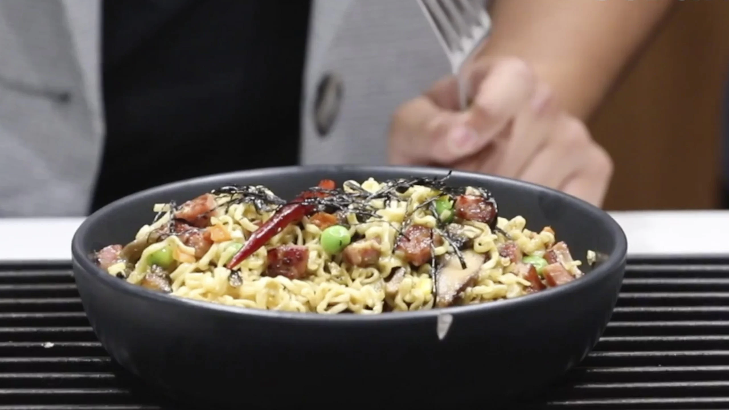 Retamos a Toshi Narita y a Katsuji Tanabe a preparar un ramen con sopa instantánea