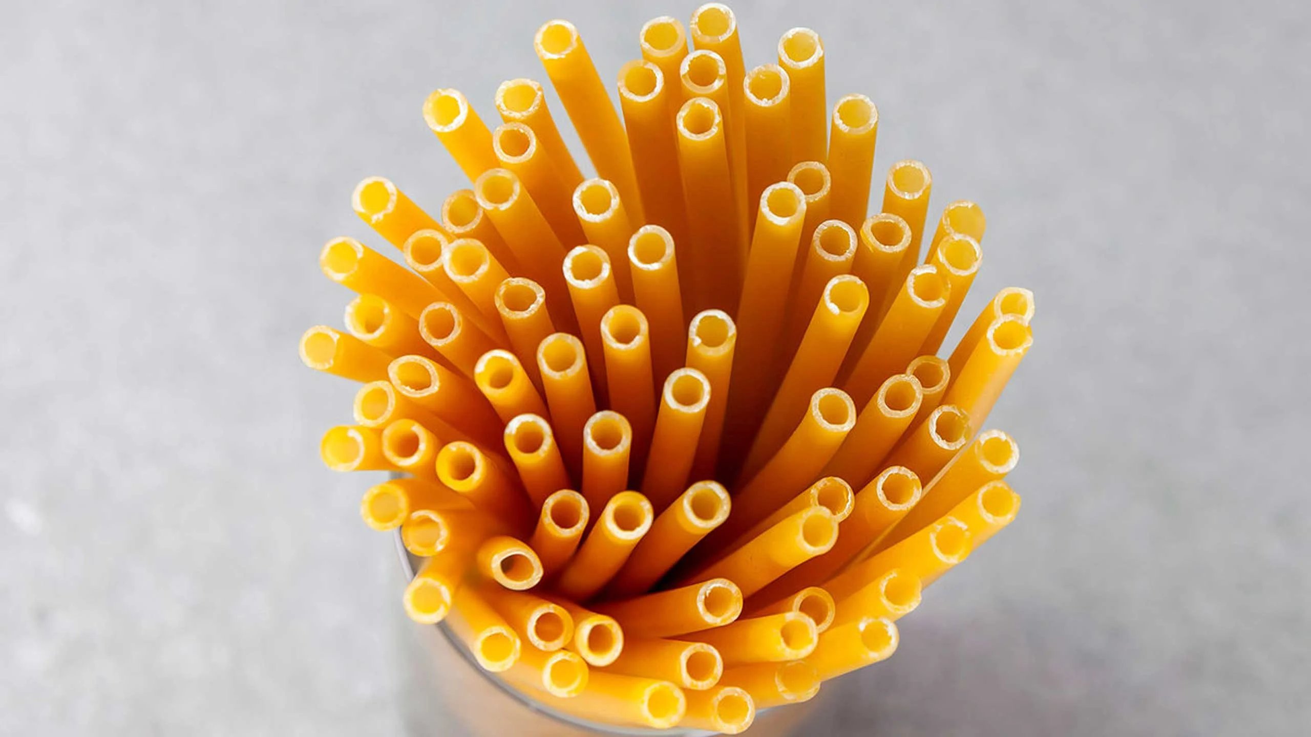 Popotes de pasta como alternativa ante el plástico