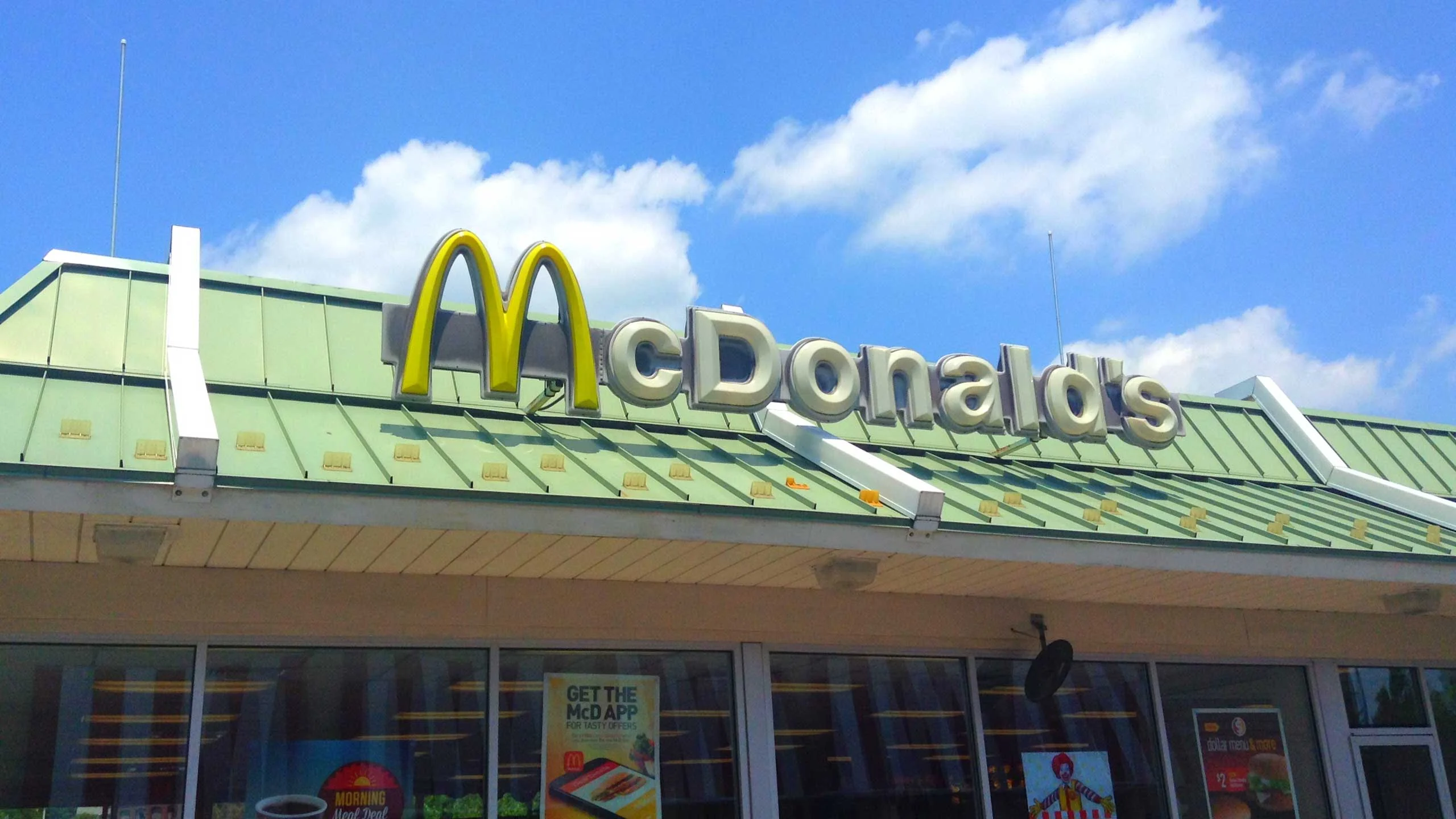 McDonalds prevé cerrar la mayoría de restaurantes en Walmart EU