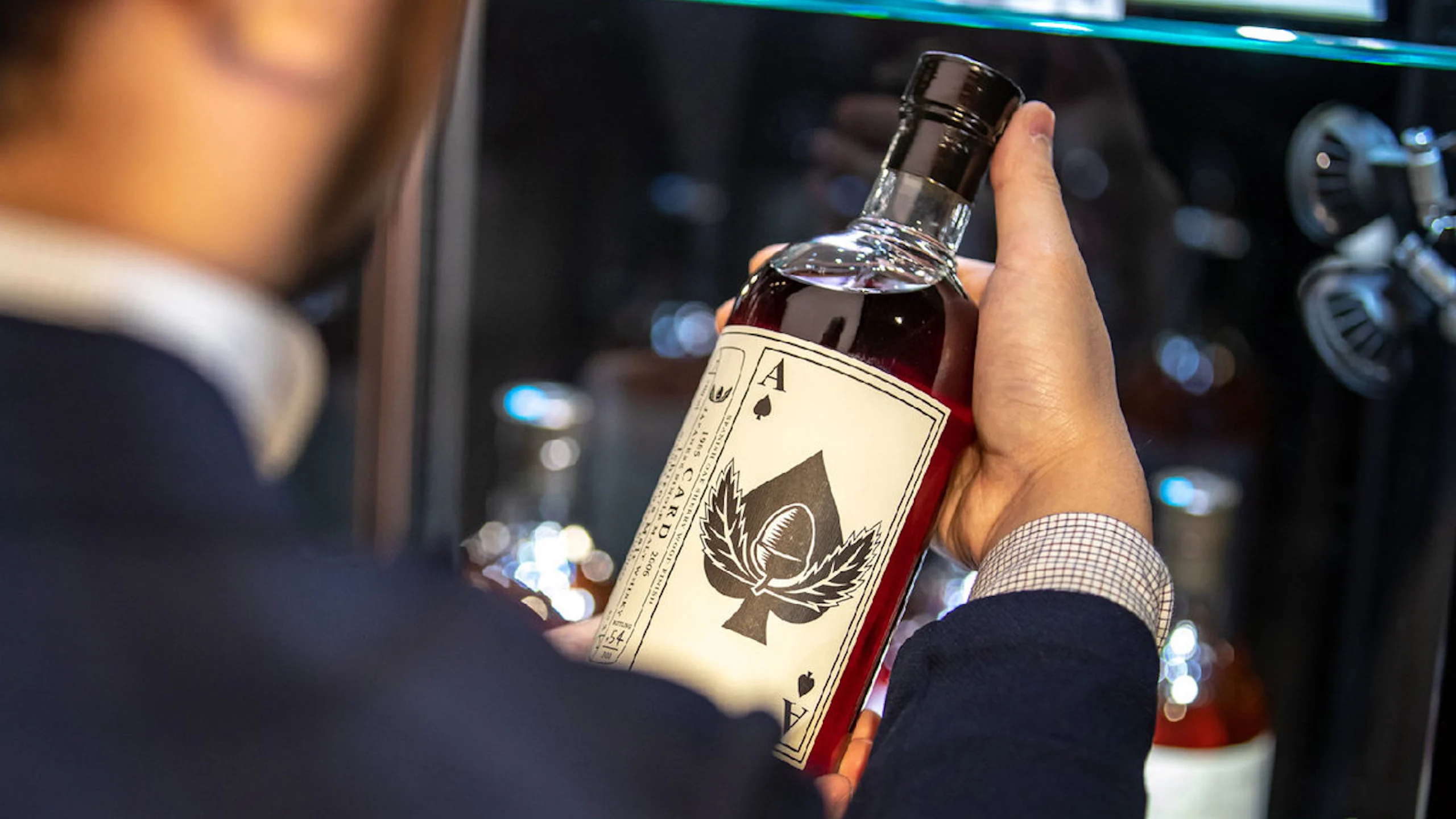 Venta de colección de whiskey japonés rompe récord de casi $1 mdd