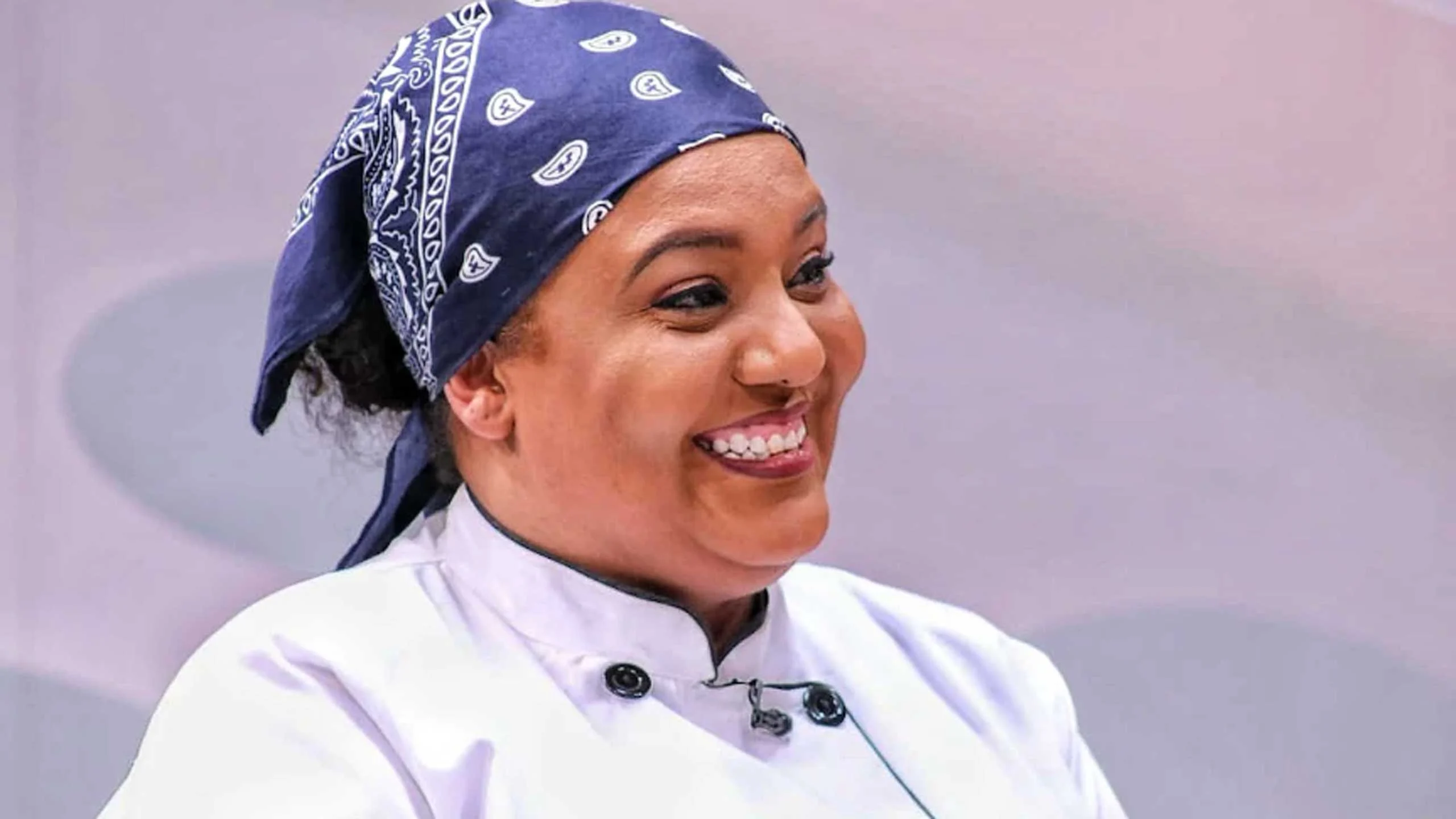 Chef keniana rompe récord mundial por la mayor cantidad de horas cocinando