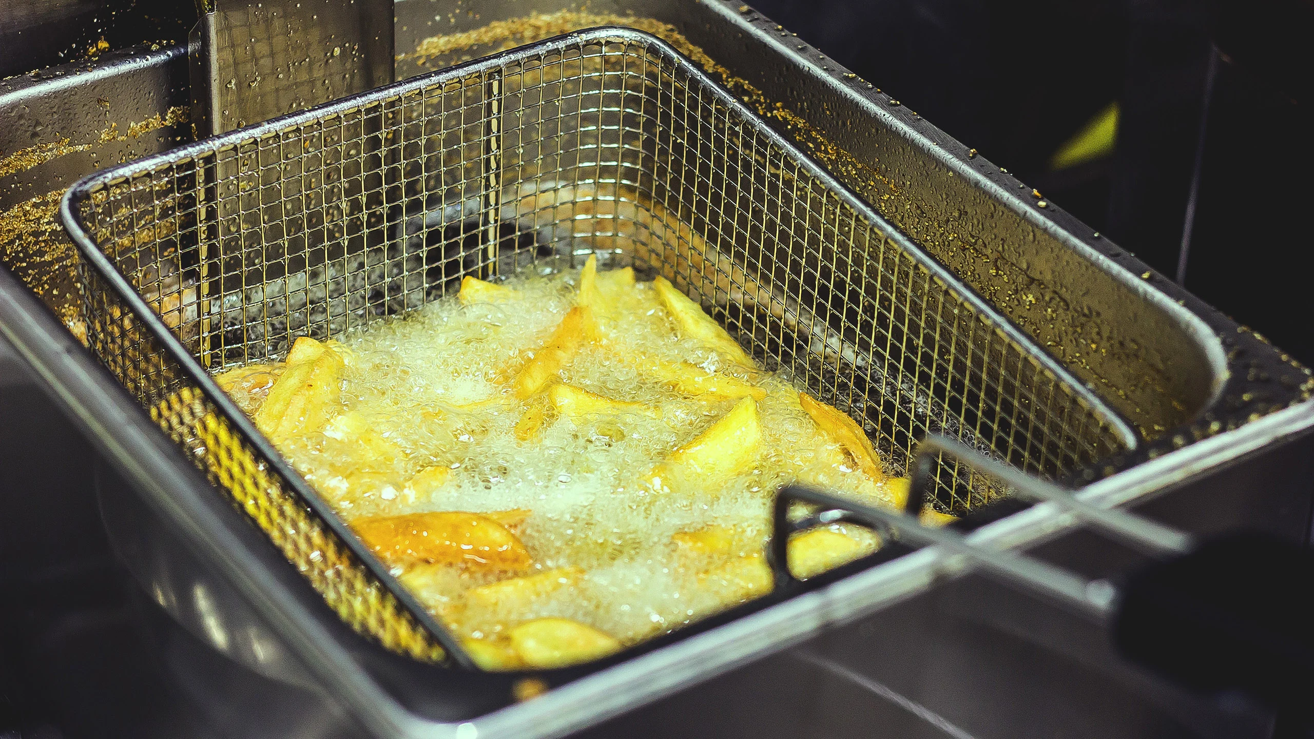 ¿Qué tan seguro es reutilizar el aceite en la comida?