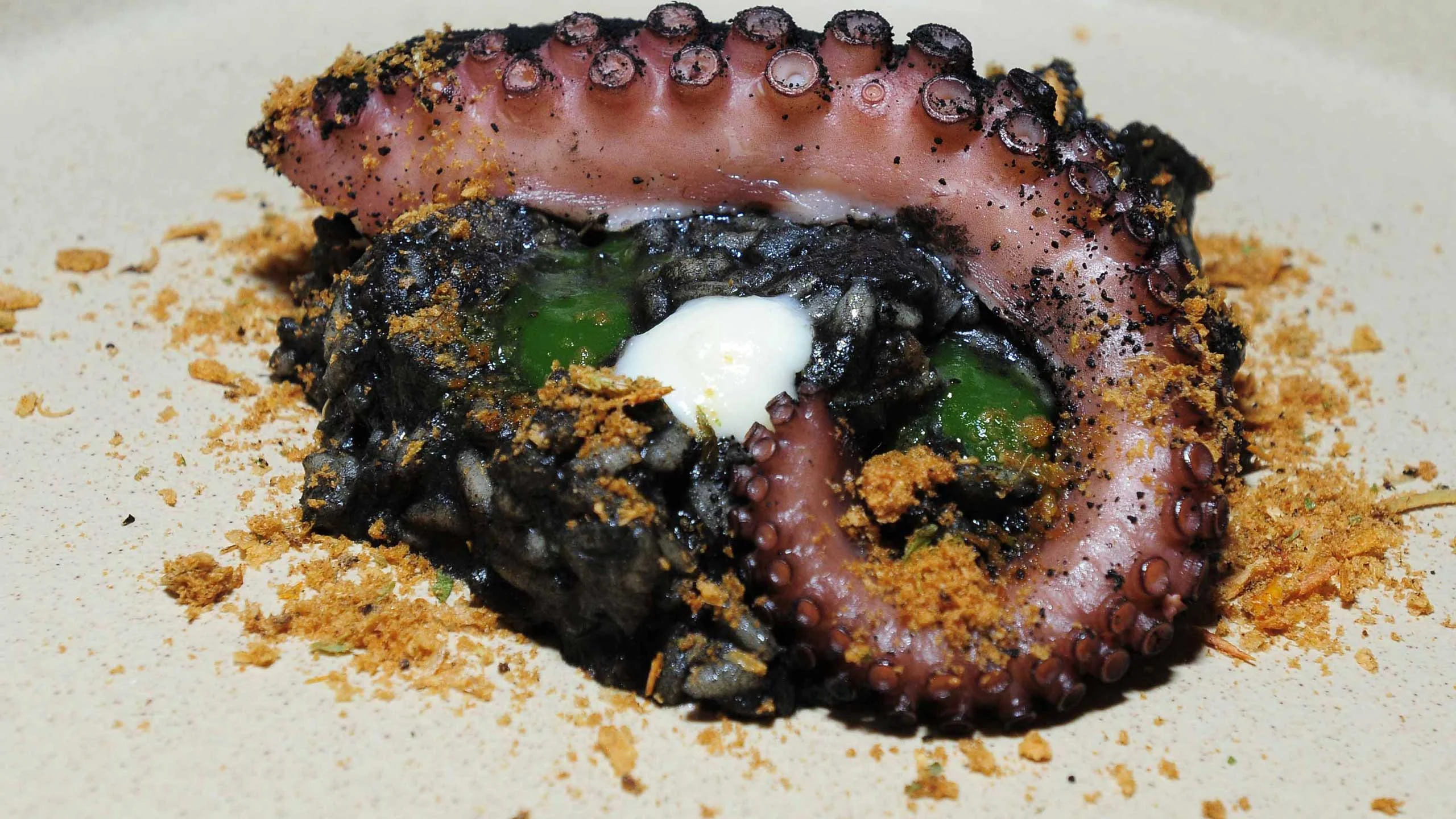 Chapulín unió fuerzas con chef yucateco para crear nuevo menú