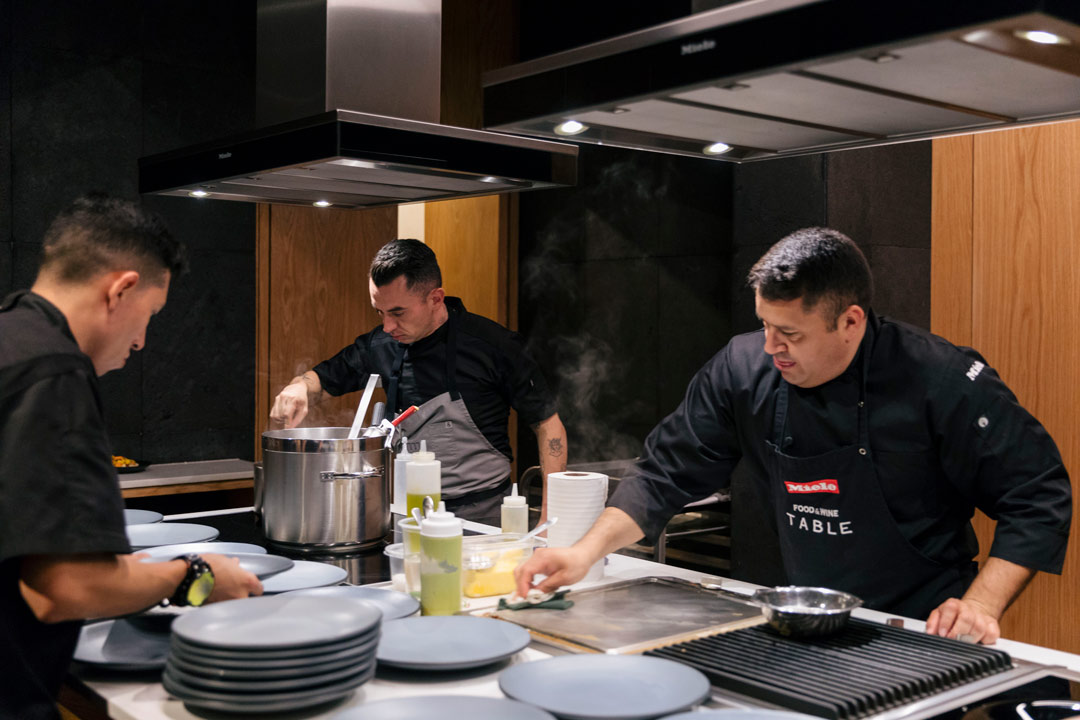 edgar nuñez cocinando
