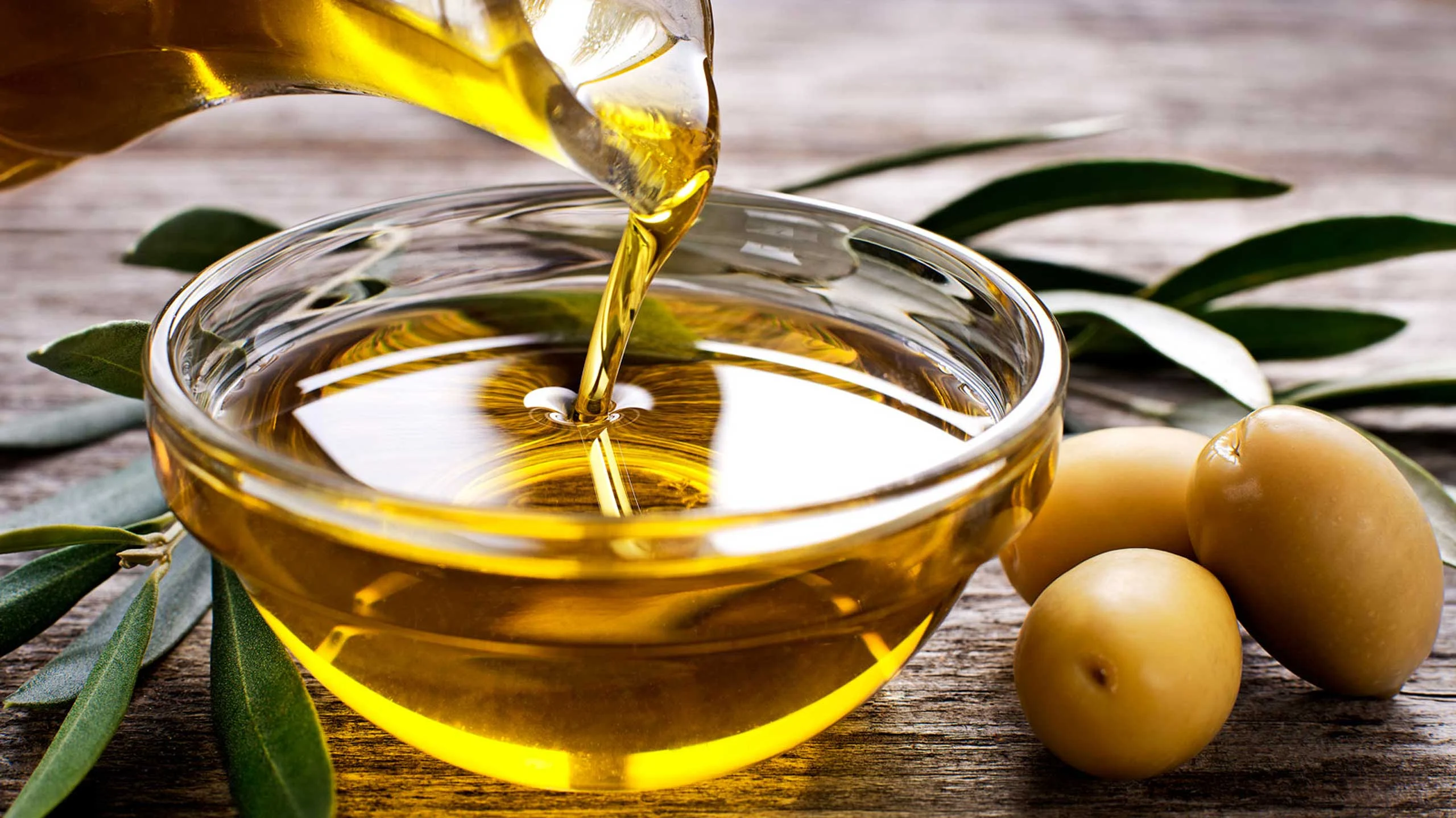 ¿Es bueno tomar una cucharada de aceite de oliva en las mañanas?