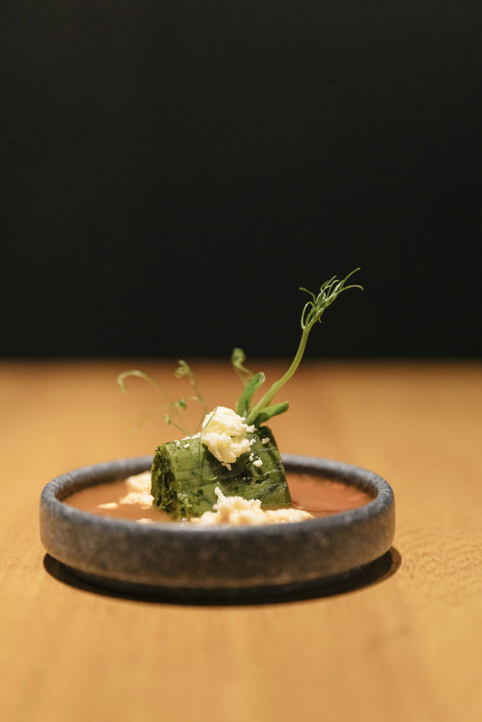 tamal, tamal de chaya con chiles serranos