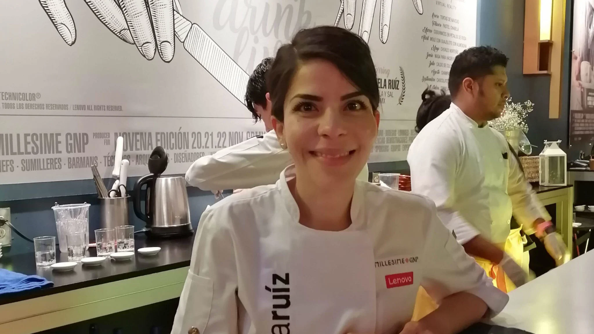 Lenovo y Gaby Ruiz intervinieron la película “Como Agua para Chocolate”