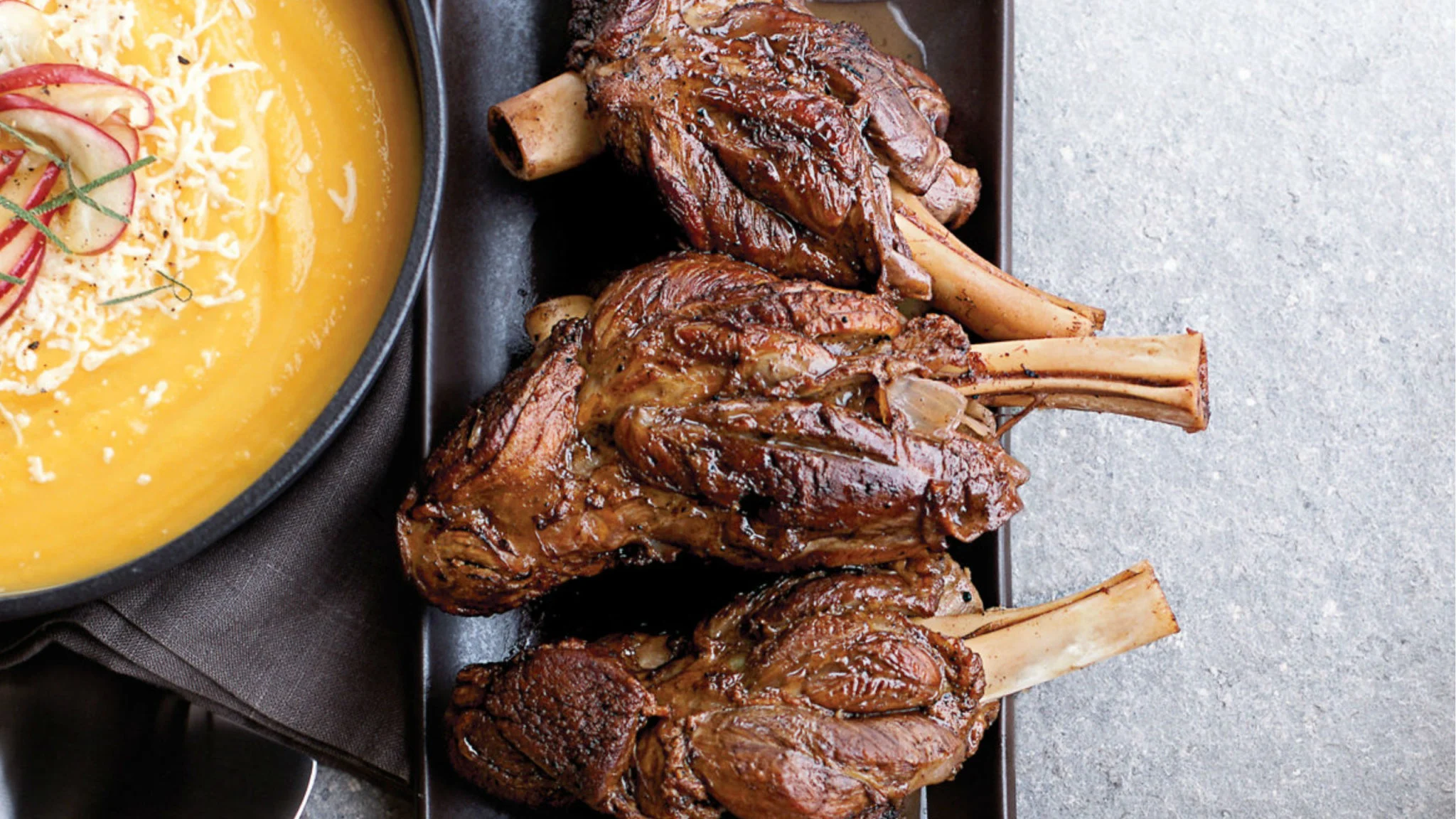5 consejos infalibles para un asado de cordero tierno y sabroso