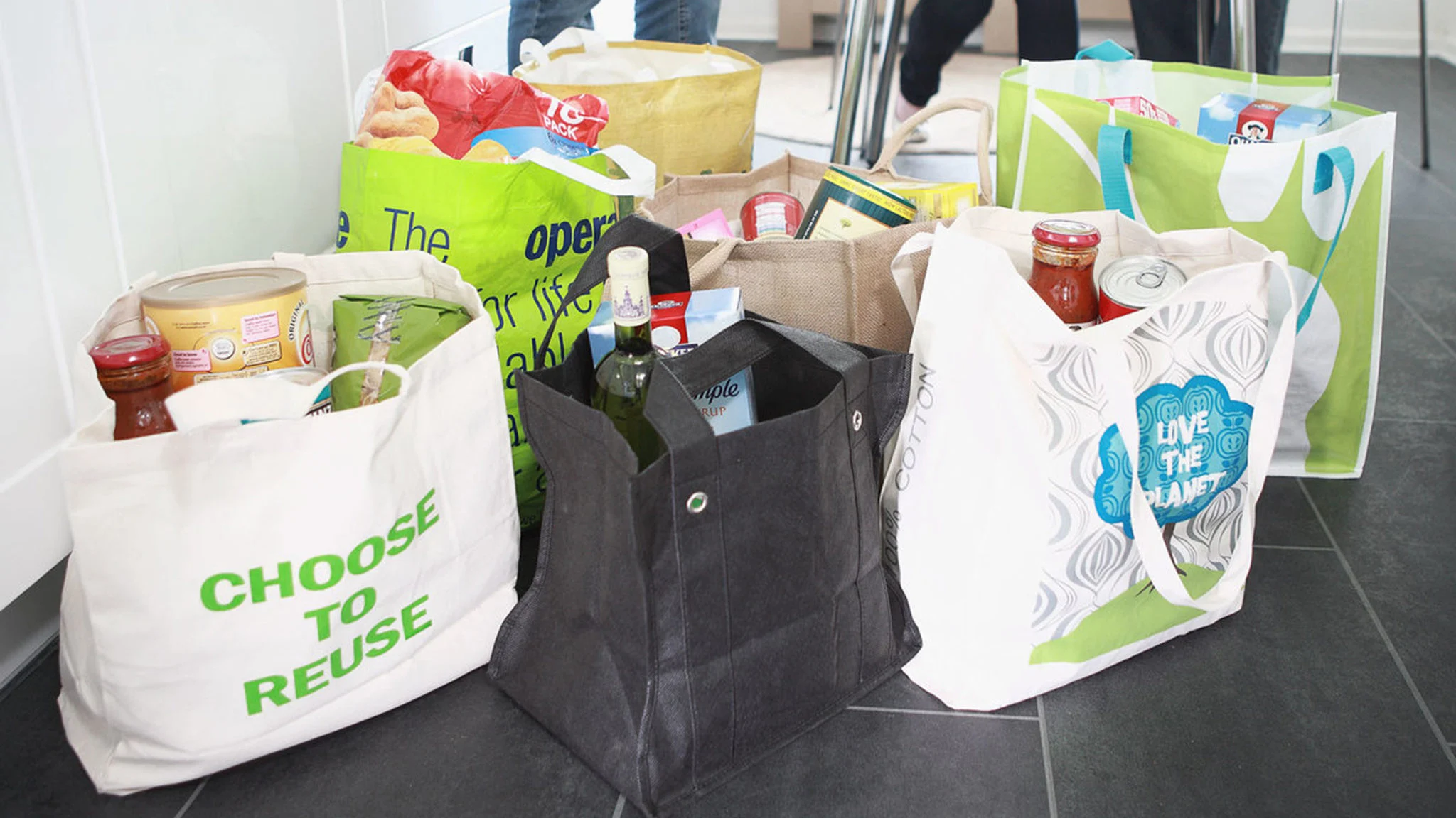Bolsas reutilizables presentan un problema similar al plástico