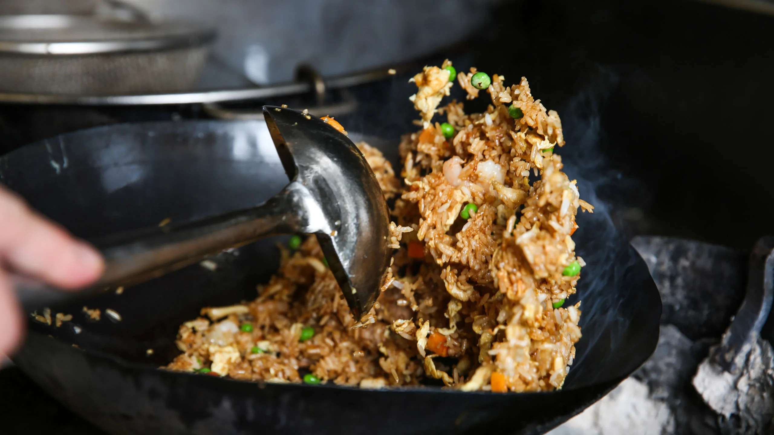 Pregunta seria: ¿deberíamos enjuagar el arroz antes de cocinarlo?