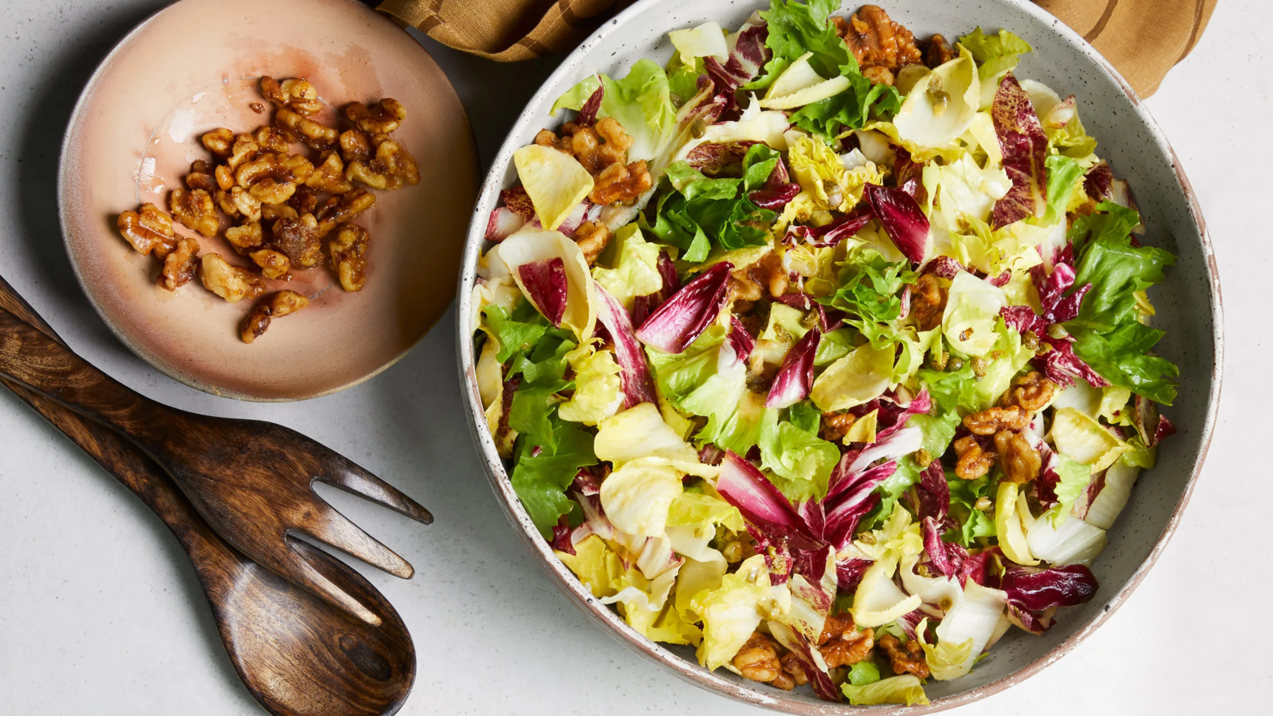Esta ensalada César es vegana y sabe sorprendentemente bien Esta ensalada César es vegana y sabe sorprendentemente bien