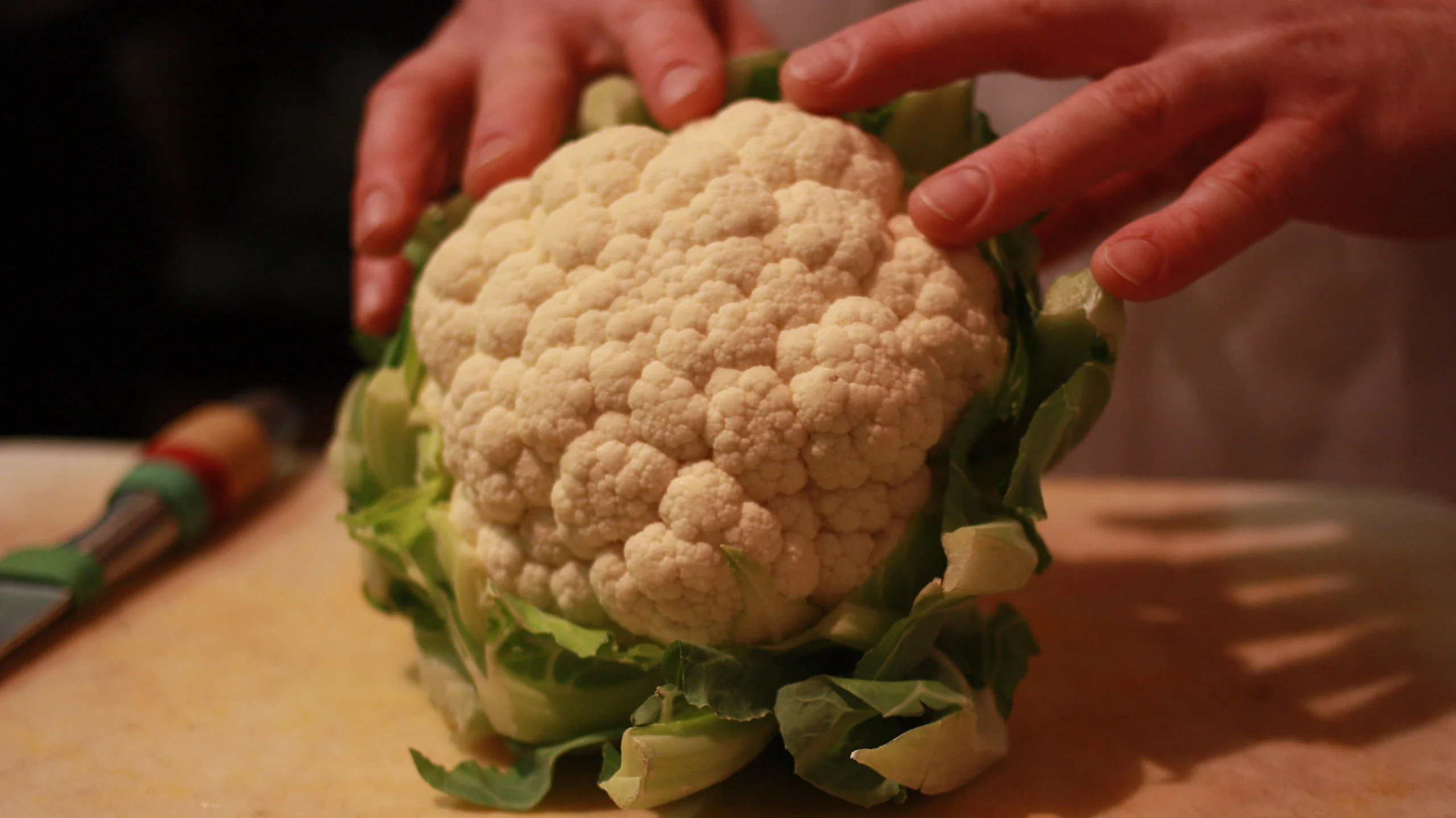¿Cómo romper una coliflor sin hacer un desastre?