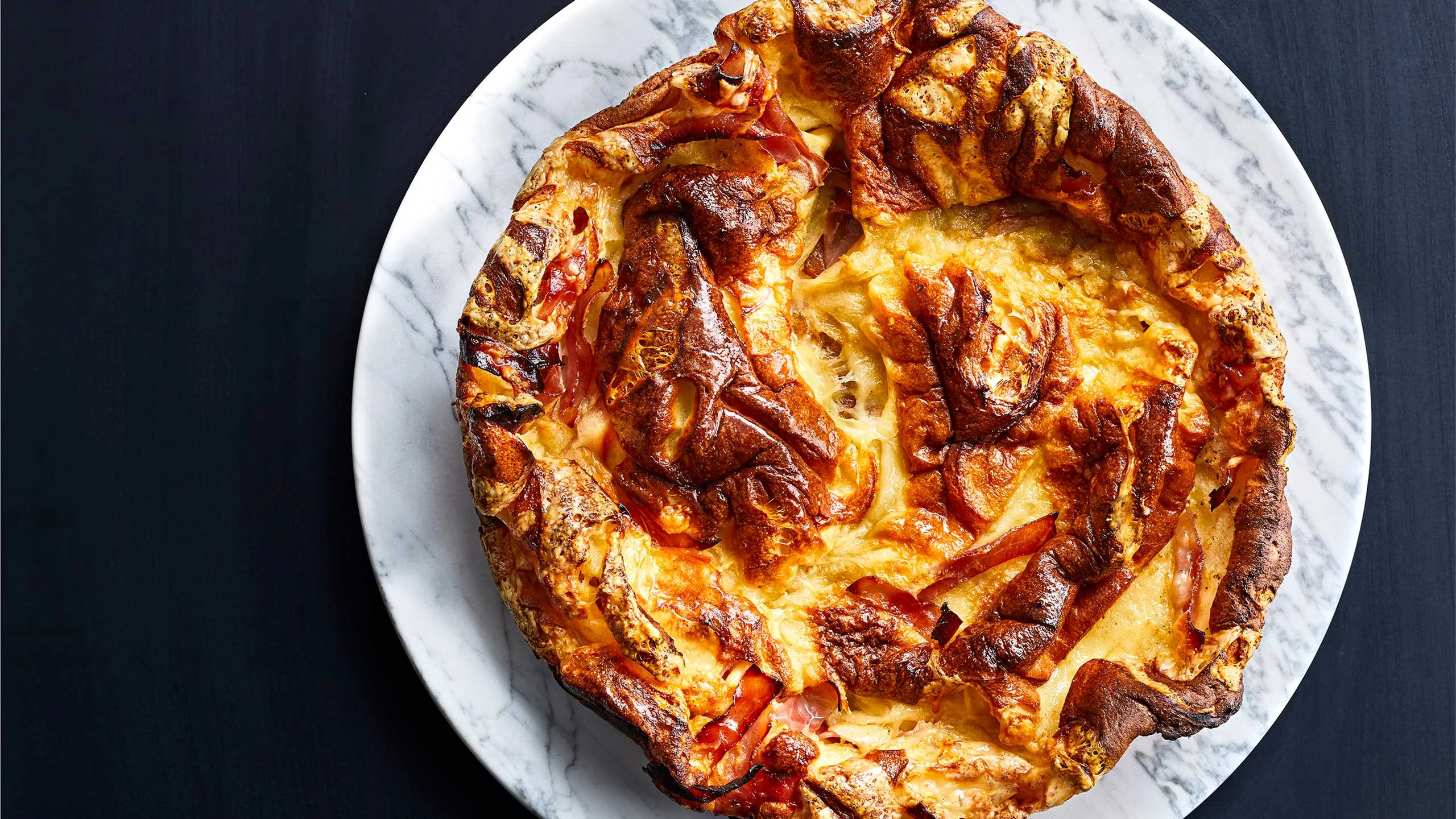 Si no has probado pancakes salados este dutch baby de polenta te volará la cabeza