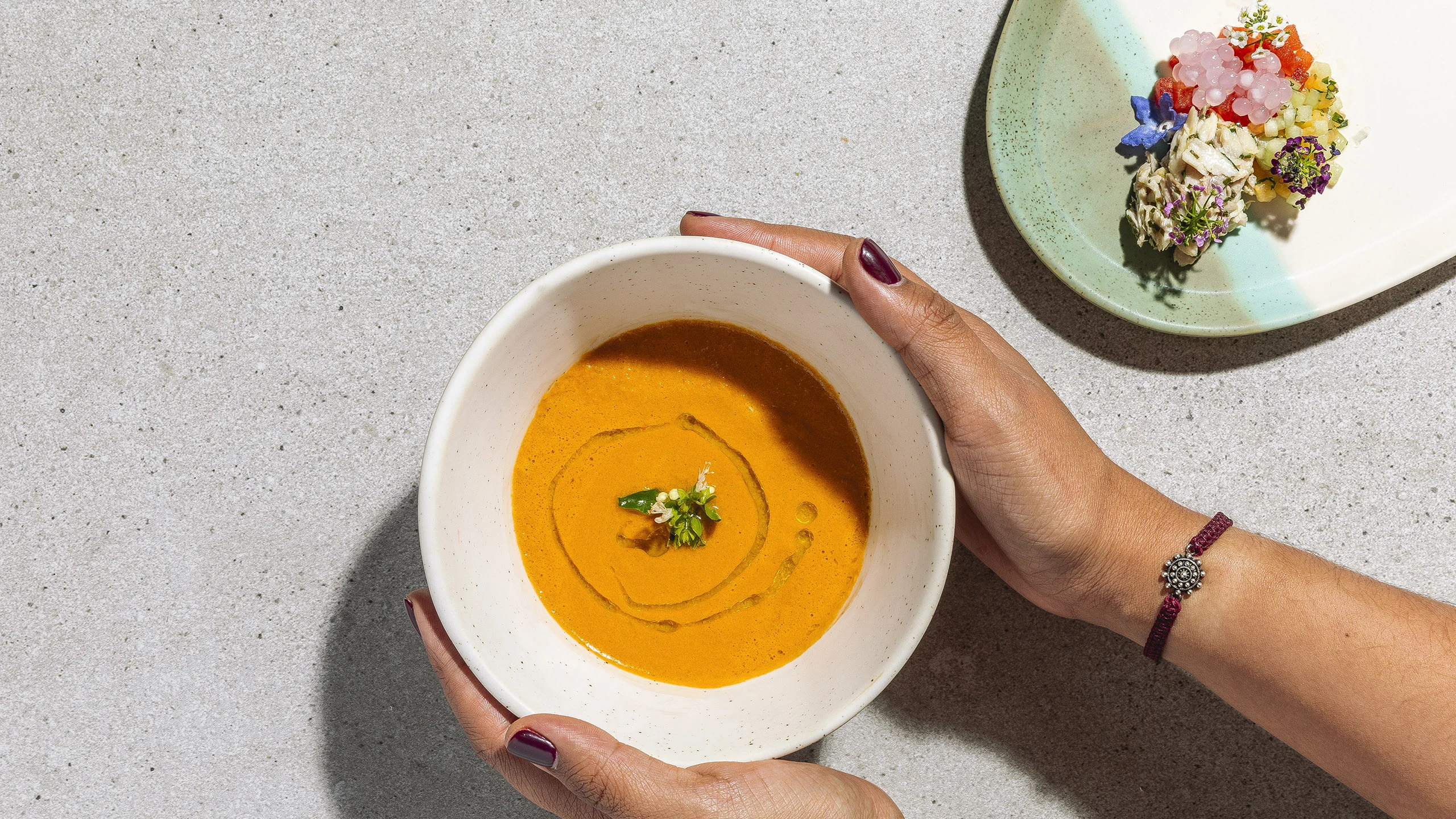 Cocina en casa este gazpacho de sandía con codos de jaiba