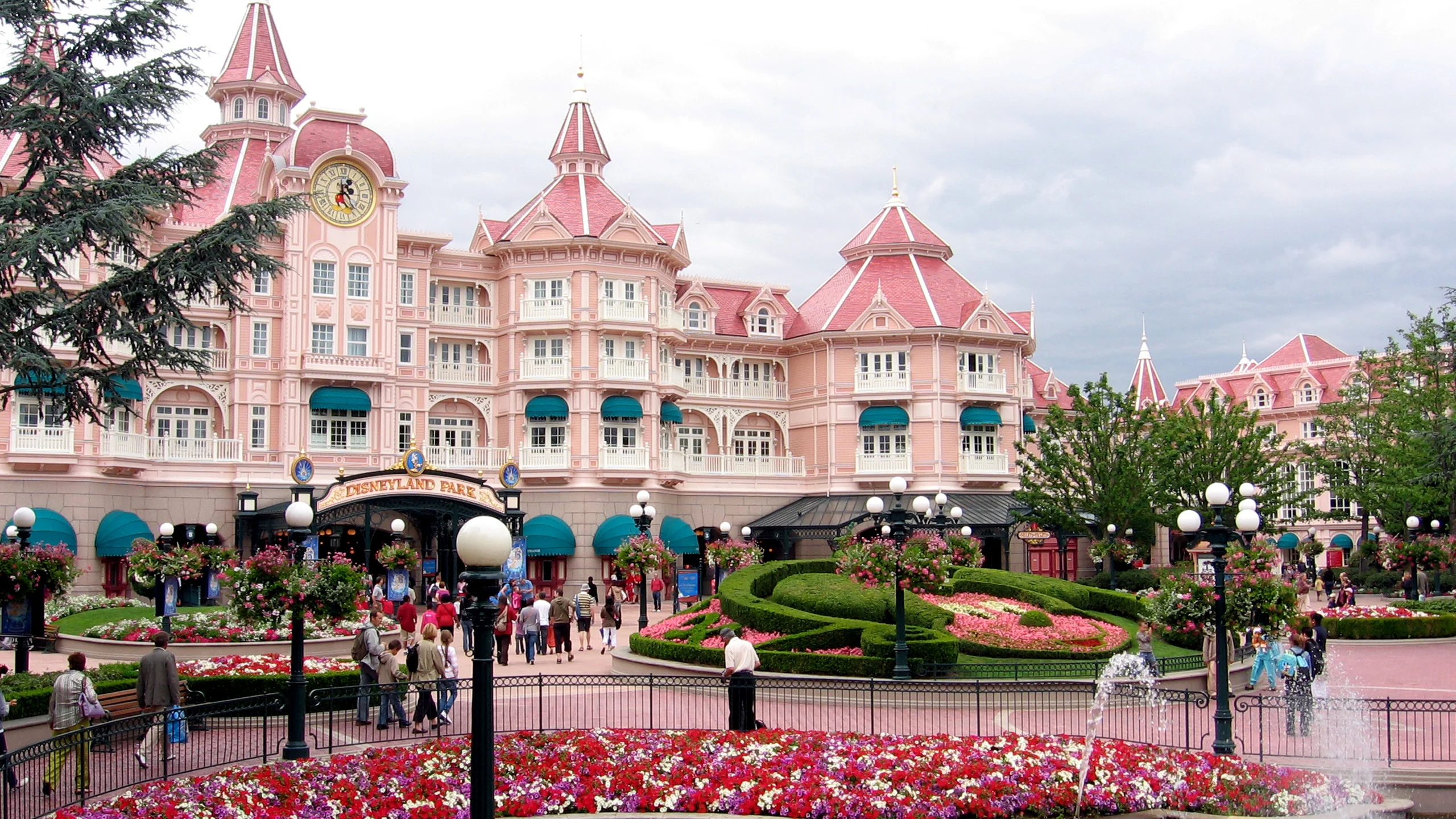 Disneyland donará alimentos por cierre de coronavirus
