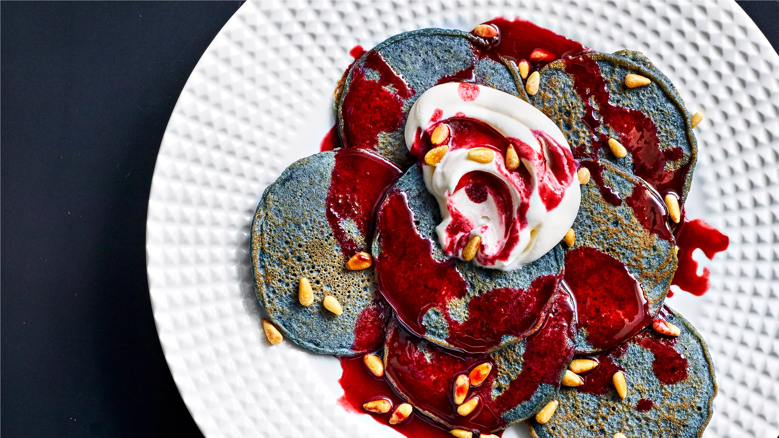 Pancakes de maíz azul y piñón Pancakes de maíz azul y piñón