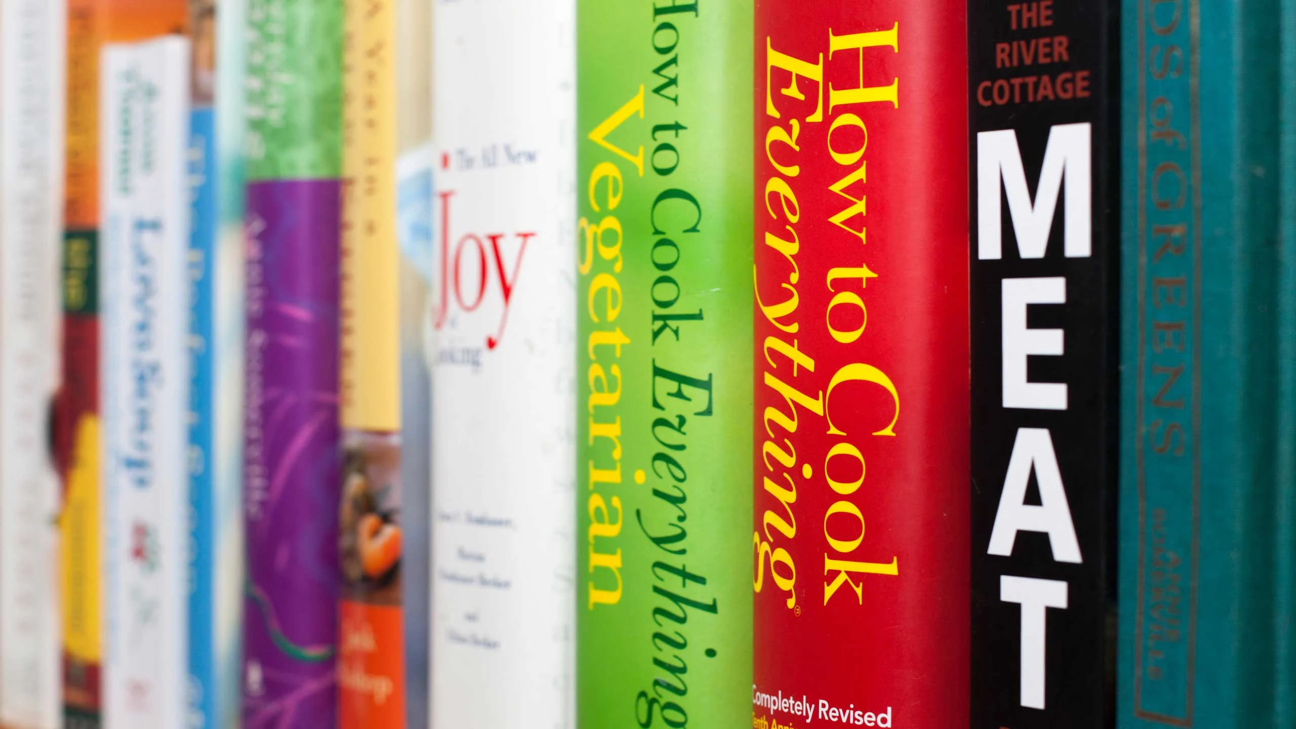 ¿Vives solo? Necesitas estos libros de cocina