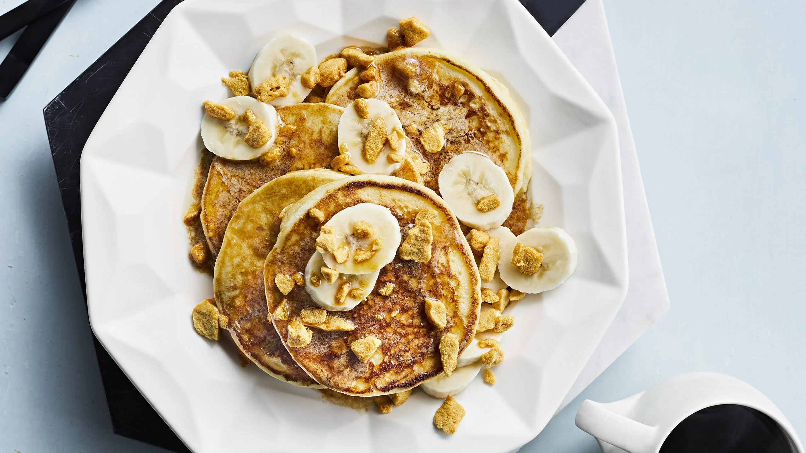 Pancakes de ricotta con mantequilla de panal de caramelo
