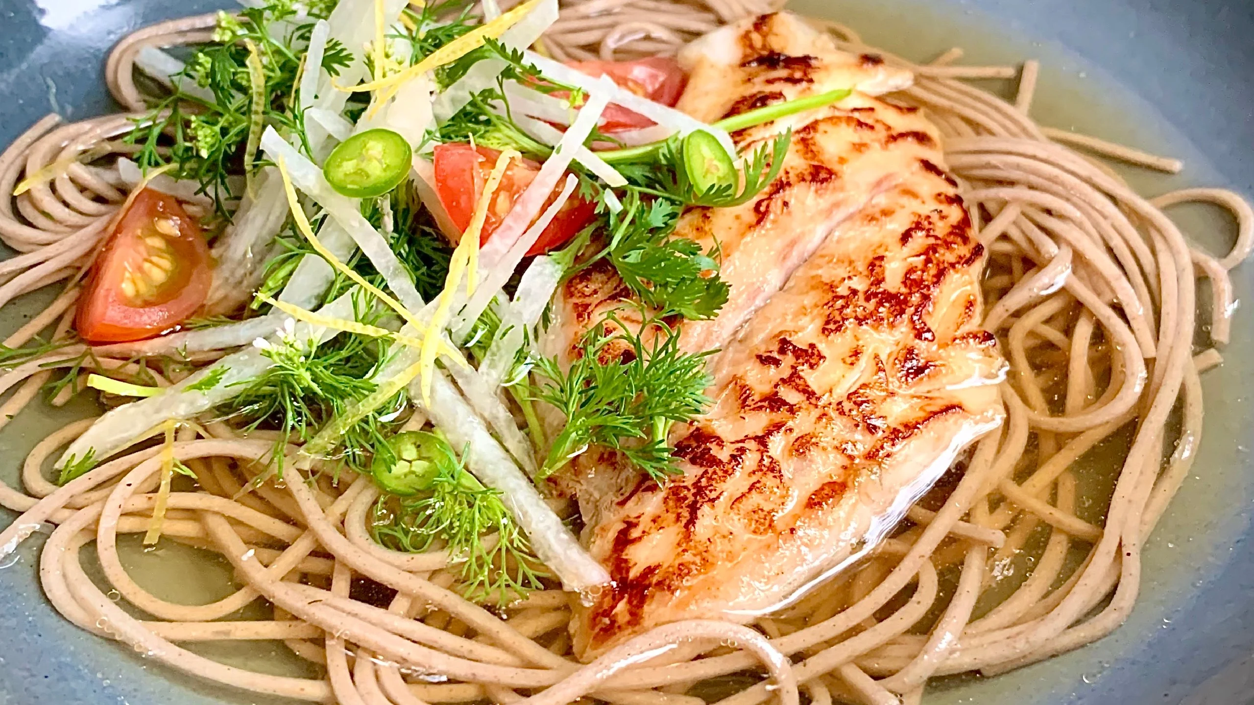 Receta de soba con lubina y una playlist para acompañarla