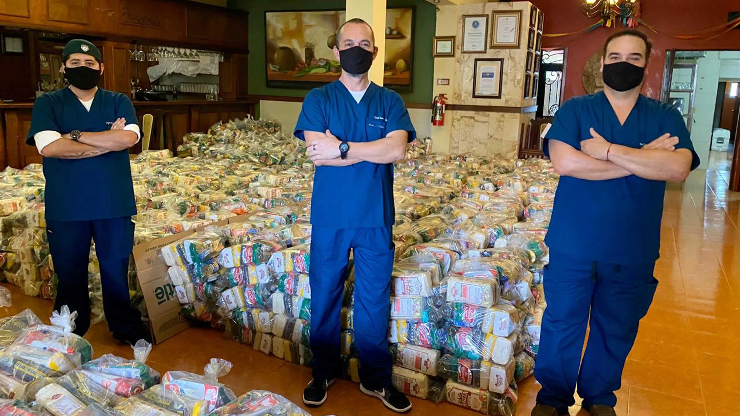 Estos chefs yucatecos han repartido más de 3,000 despensas en medio de la crisis por el COVID