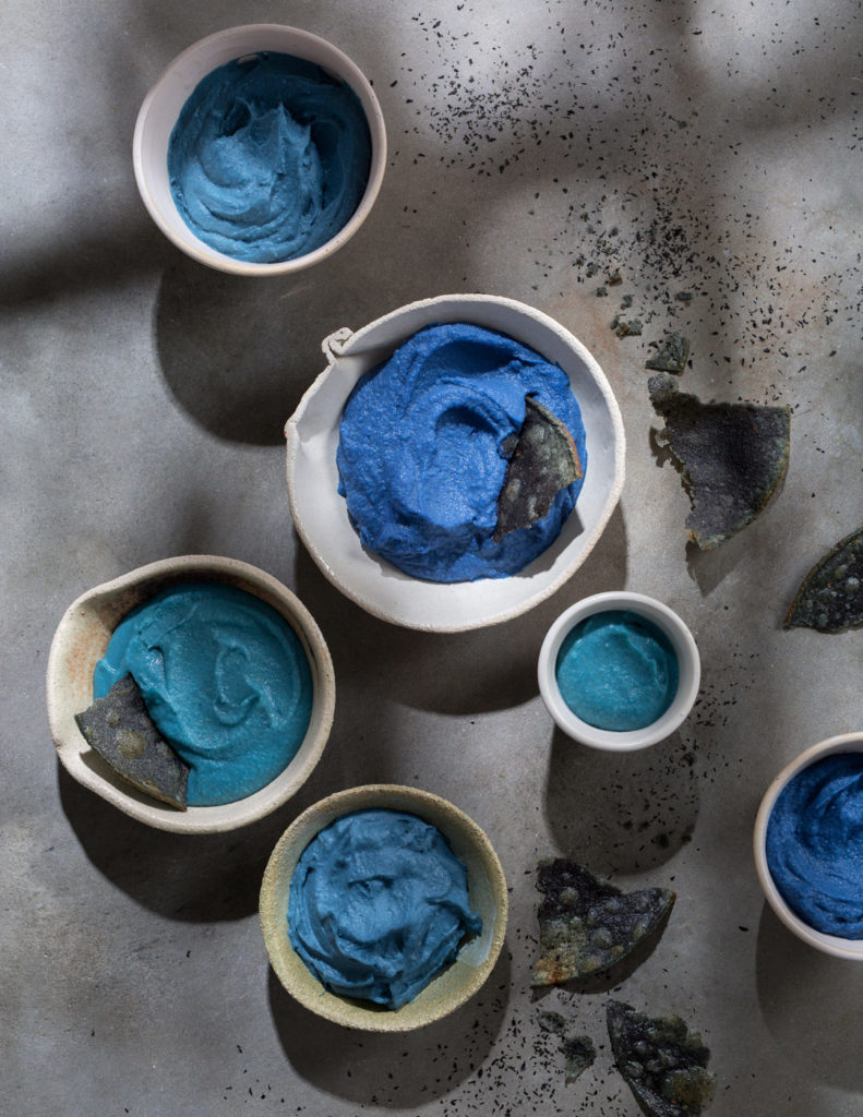 Hummus y paté azul