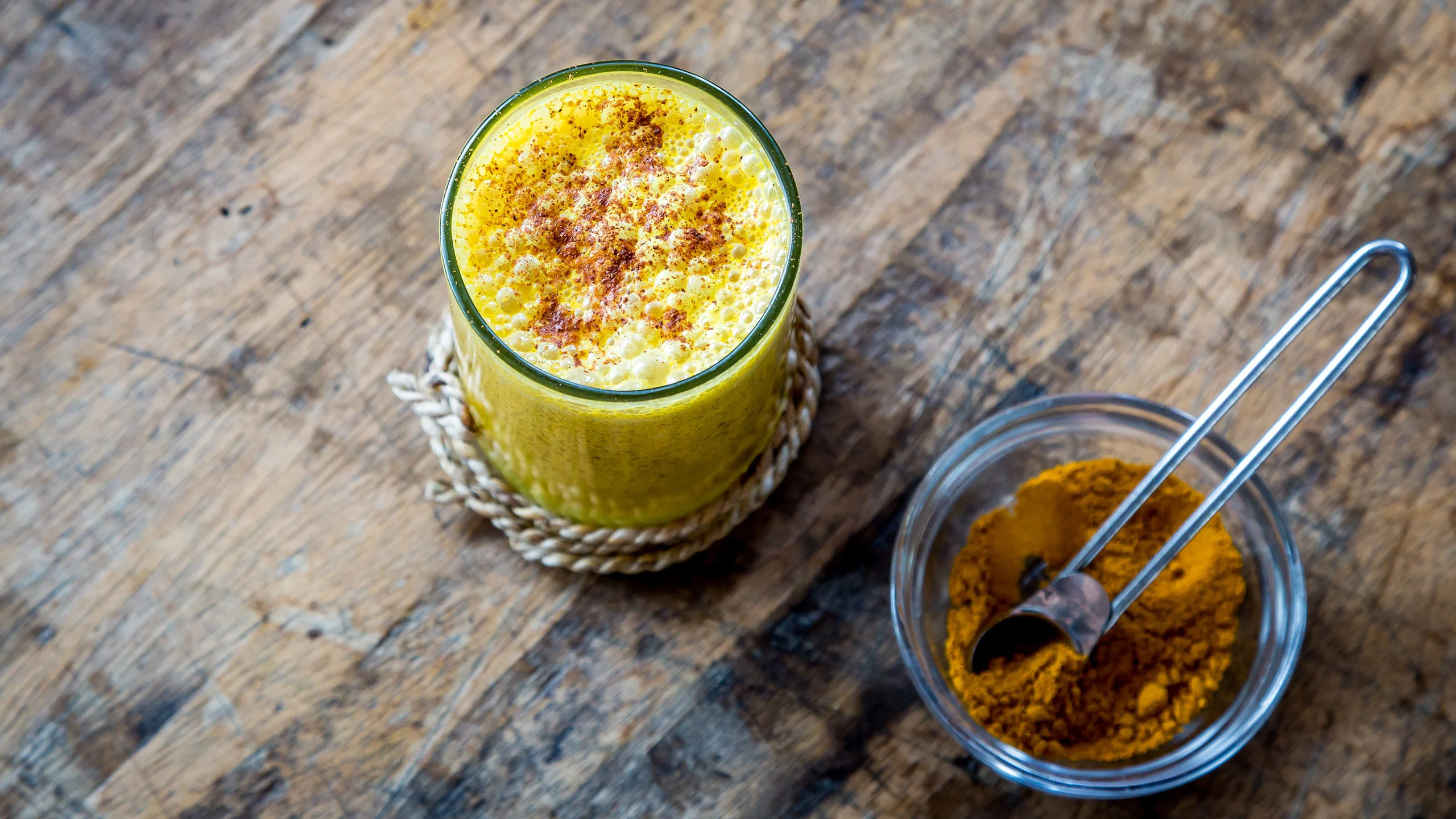 Un té de cúrcuma para empezar el día cargado de antioxidantes