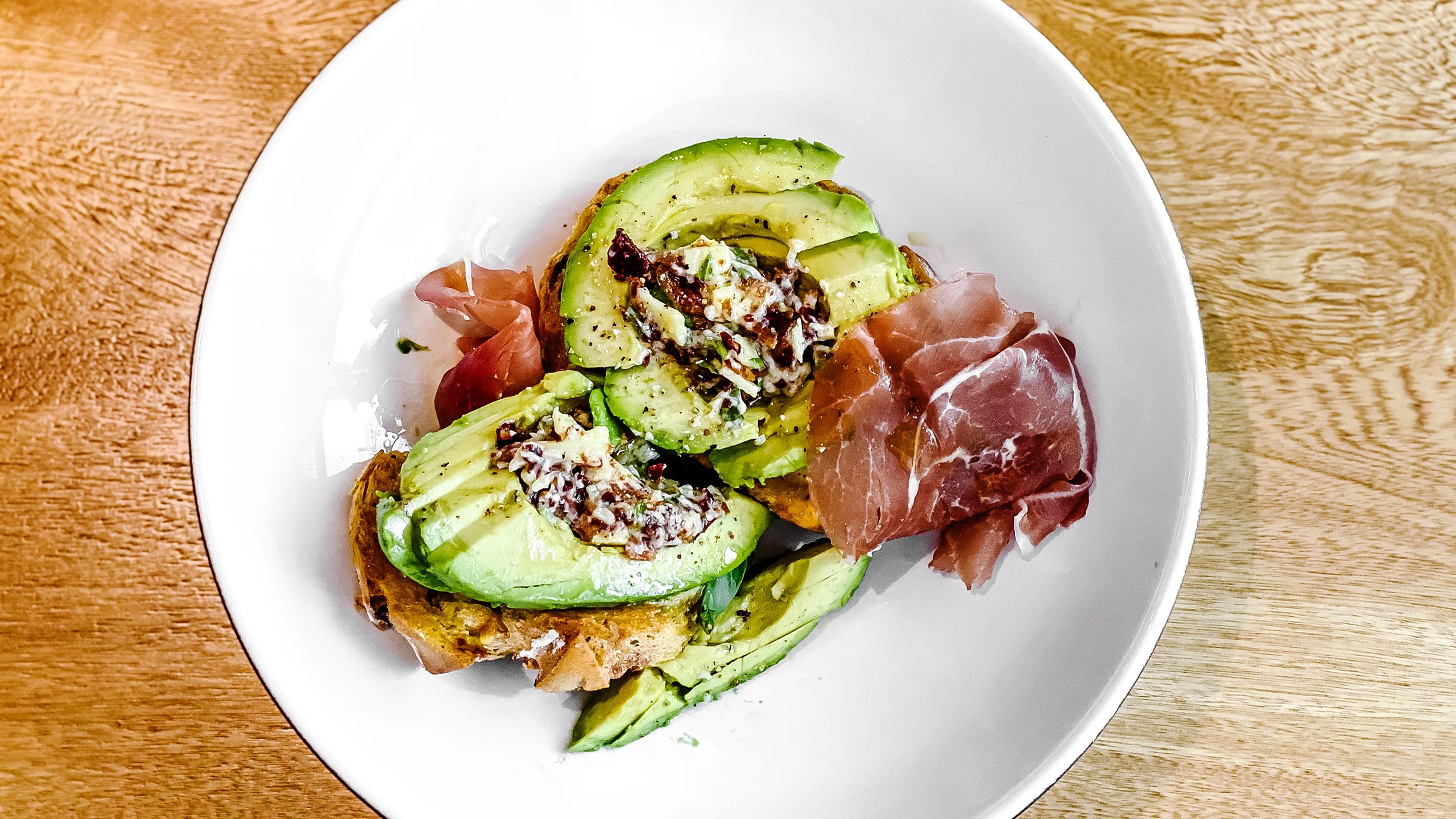 Prepara un avo toast extra goloso